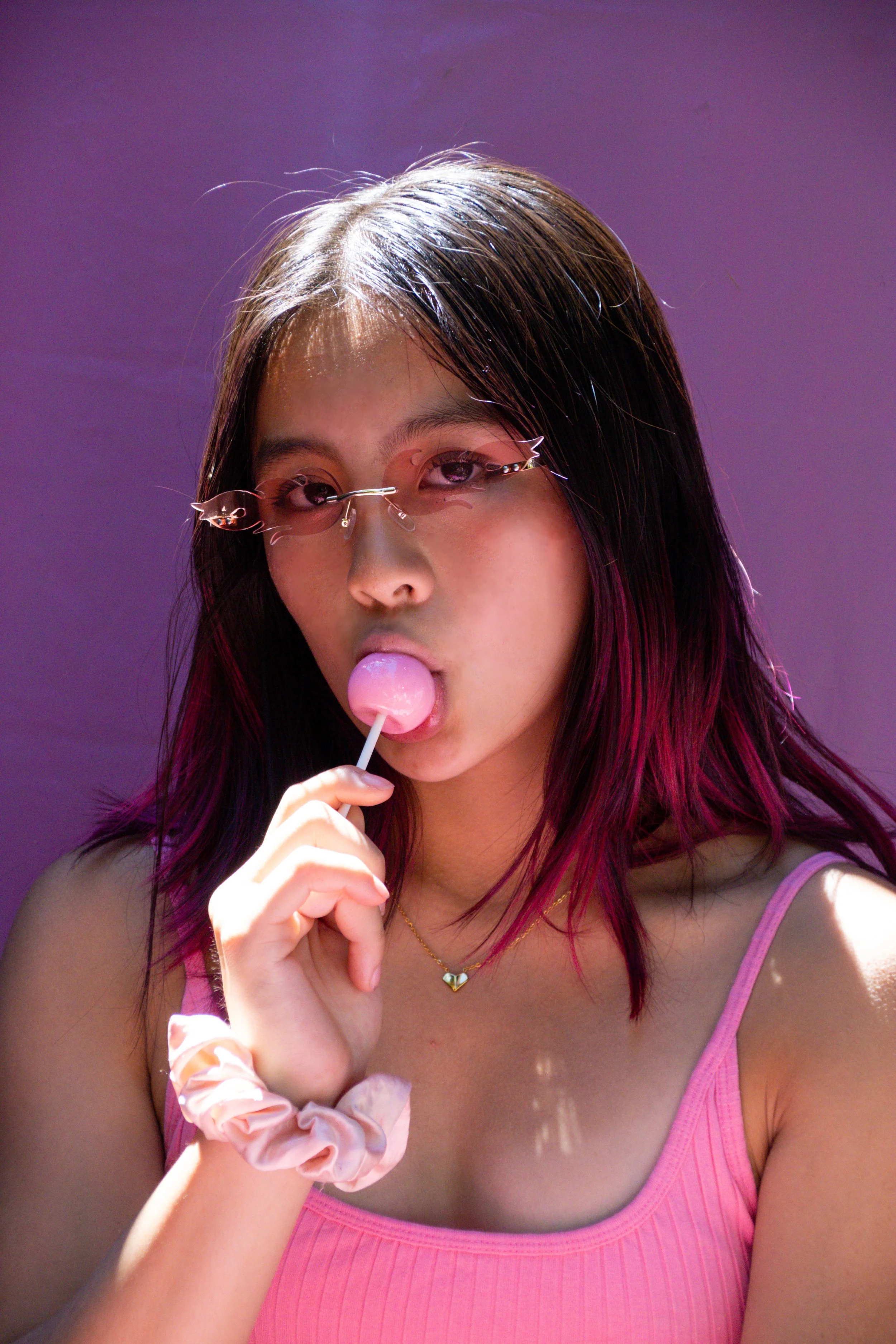 girl-with-lollipop-and-sunglasses-portrait.JPG