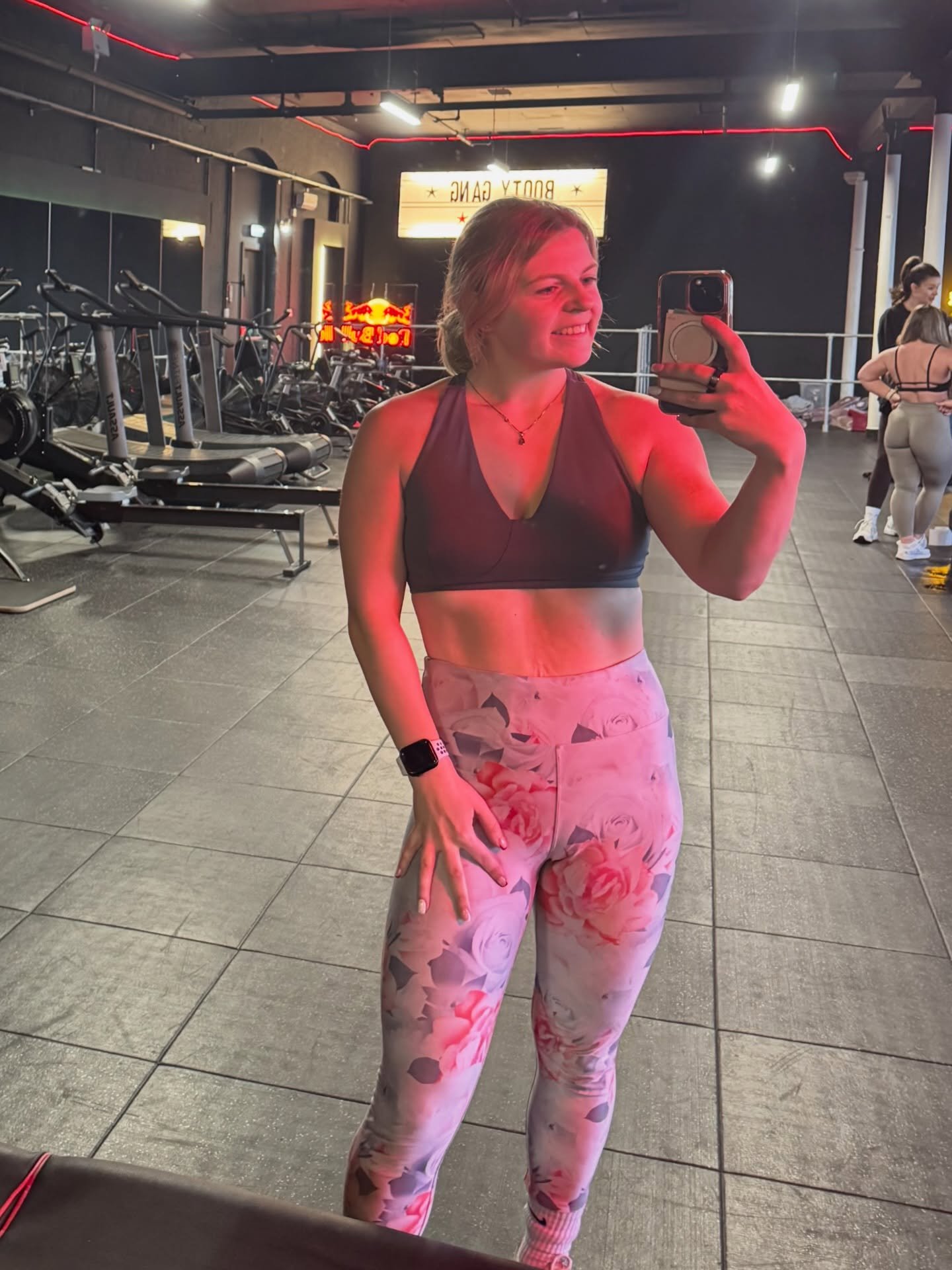 Sunday Service 🫡

Non-negotiable, even if there were a few drinks consumed last night 🤭 

Last one with @tashamfit for a while 🥲 

#SundayService #GymLife #SundaySend #Training #NonNegotiable