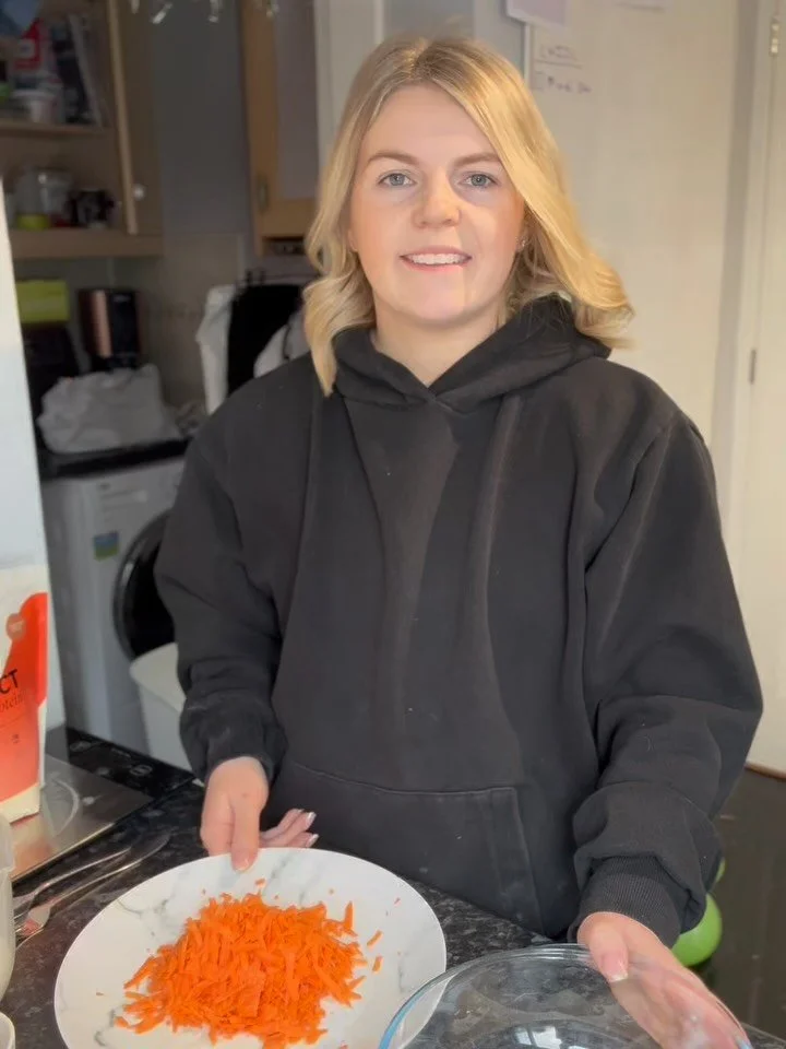 🥕🍰 Carrot Cake Baked Oats 🥕🍰

Inspired by all the flavours of classic carrot cake&hellip; but turned into a high-protein baked breakfast 🙌

Watch the video for the step-by-step and swipe for the full recipe card so you can make it at home ☺️

Wo
