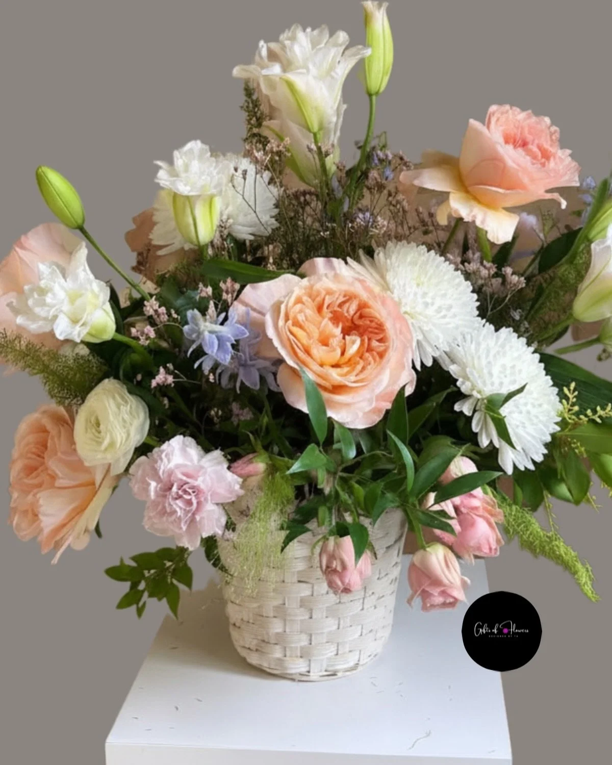 𝑨 𝑺𝒐𝒇𝒕 &amp; 𝑻𝒉𝒐𝒖𝒈𝒉𝒕𝒇𝒖𝒍 
𝑺𝒚𝒎𝒑𝒂𝒕𝒉𝒚 𝑻𝒓𝒊𝒃𝒖𝒕𝒆  A soft and thoughtful tribute, designed to bring comfort when words may be difficult to find.

This custom sympathy basket was created in a gentle palette of blush, peach, white