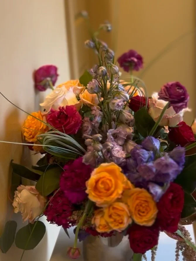 Yesterday&rsquo;s corporate account order from our Signature Collection, featuring Autumn Plumage, our current studio palette.

Romantic and emotionally moving&mdash;the kind of arrangement I&rsquo;d love on my table, with candles lit, enjoying a mea