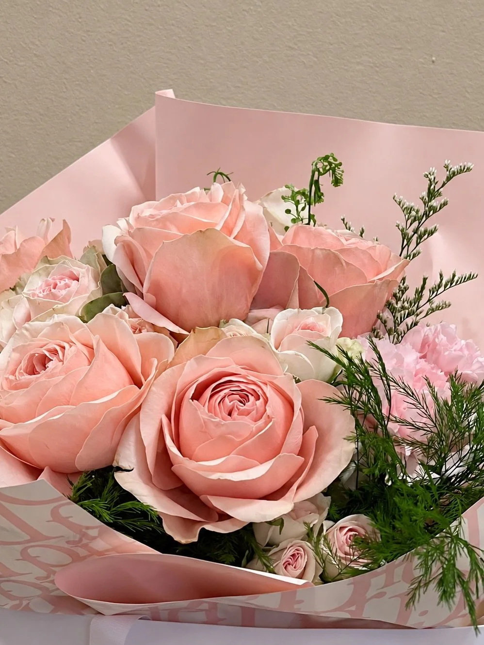 𝓣𝓱𝓮 𝓗𝓪𝓷𝓭-𝓣𝓲𝓮𝓭 𝓓𝓪𝓲𝓵𝔂 𝓦𝓻𝓪𝓹 𝓑𝓸𝓾𝓺𝓾𝓮𝓽 
Some days the studio moves so fast, the bouquets are out the door before we ever think to take a picture.

The wrapping paper, the ribbon, the last little touches &mdash; gone to make someo