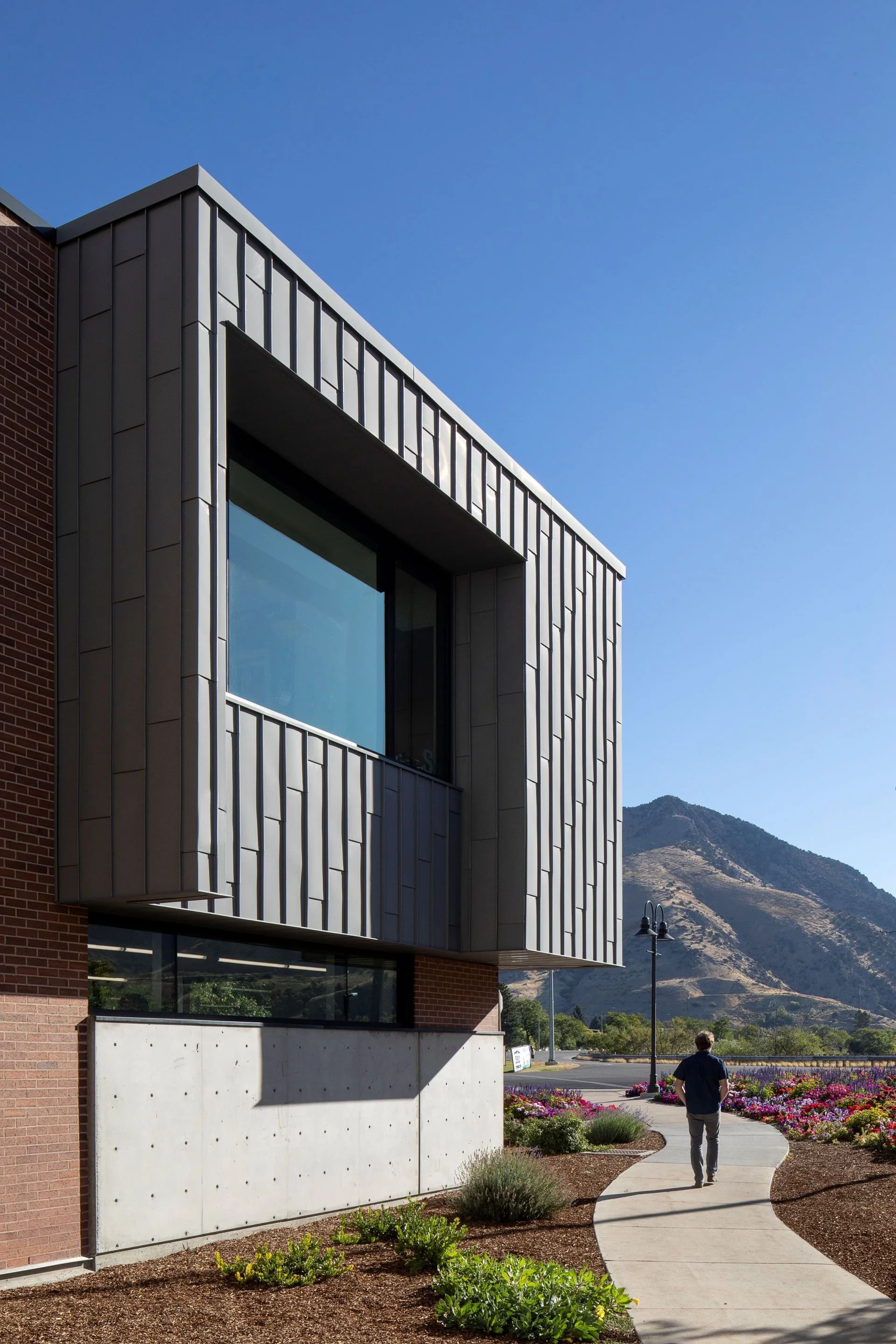 Exterior persepective of Sid Perkes Theatrical Design Complex designed by Sparano + Mooney Architecture