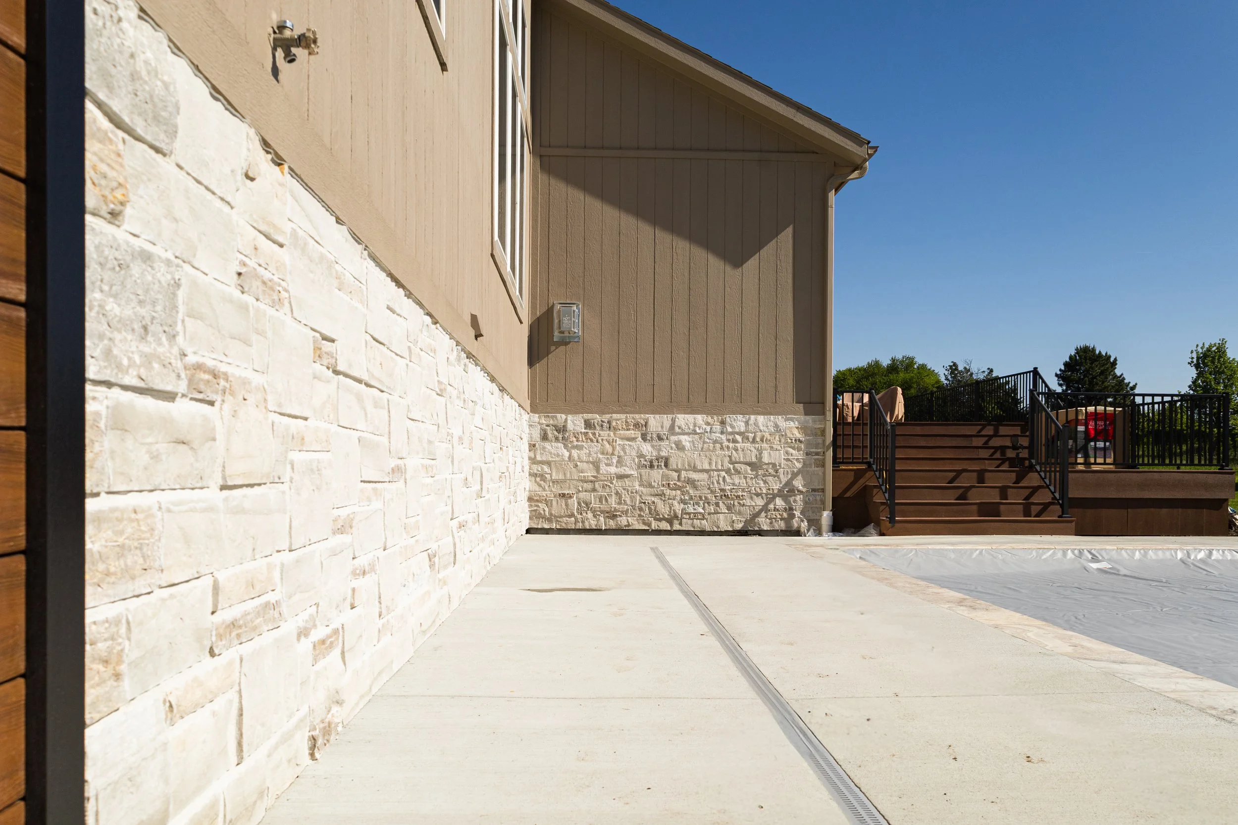 Master Stone Veneer and Masonry in Overland Park, KS

Transform exterior walls, outdoor kitchens, retaining walls, and pillars with precision installed stone veneer. Our master masonry team hand cuts and aligns every individual stone to ensure an int