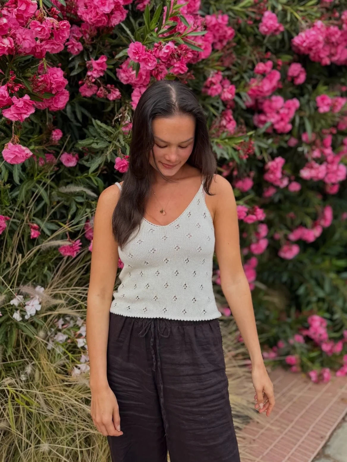 ☁️🌸✨ Marielle Top

Si hei til det nyeste designet i Marielle-serien👋🏼 Dette er Marielle Top! En singlet strikket ovenfra og ned i det samme vakre hullm&oslash;nsteret inspirert av pointelle-stoff🌸

Jeg kommer til &aring; s&oslash;ke teststrikkere