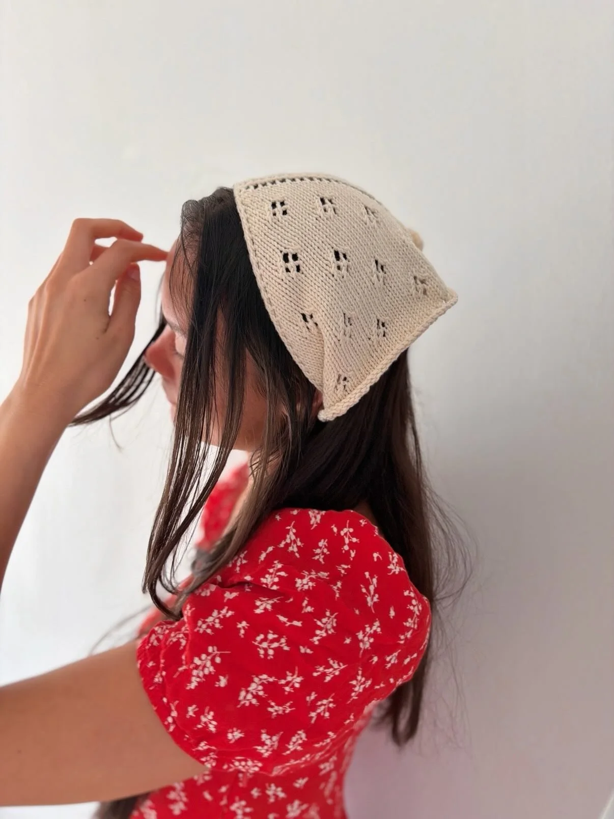 🍓☁️ Marielle Scarf

Elsker Marielle skautet mitt! Dette er strikket i 100% bomull med enkel tr&aring;d, hvilket gir et perfekt sommerskaut 🫶🏼 Jeg brukte n&oslash;yaktig 33 gram Cuddle Me Cotton fra HipKnitShop. Et ypperlig restegarnsprosjekt😍

Ma