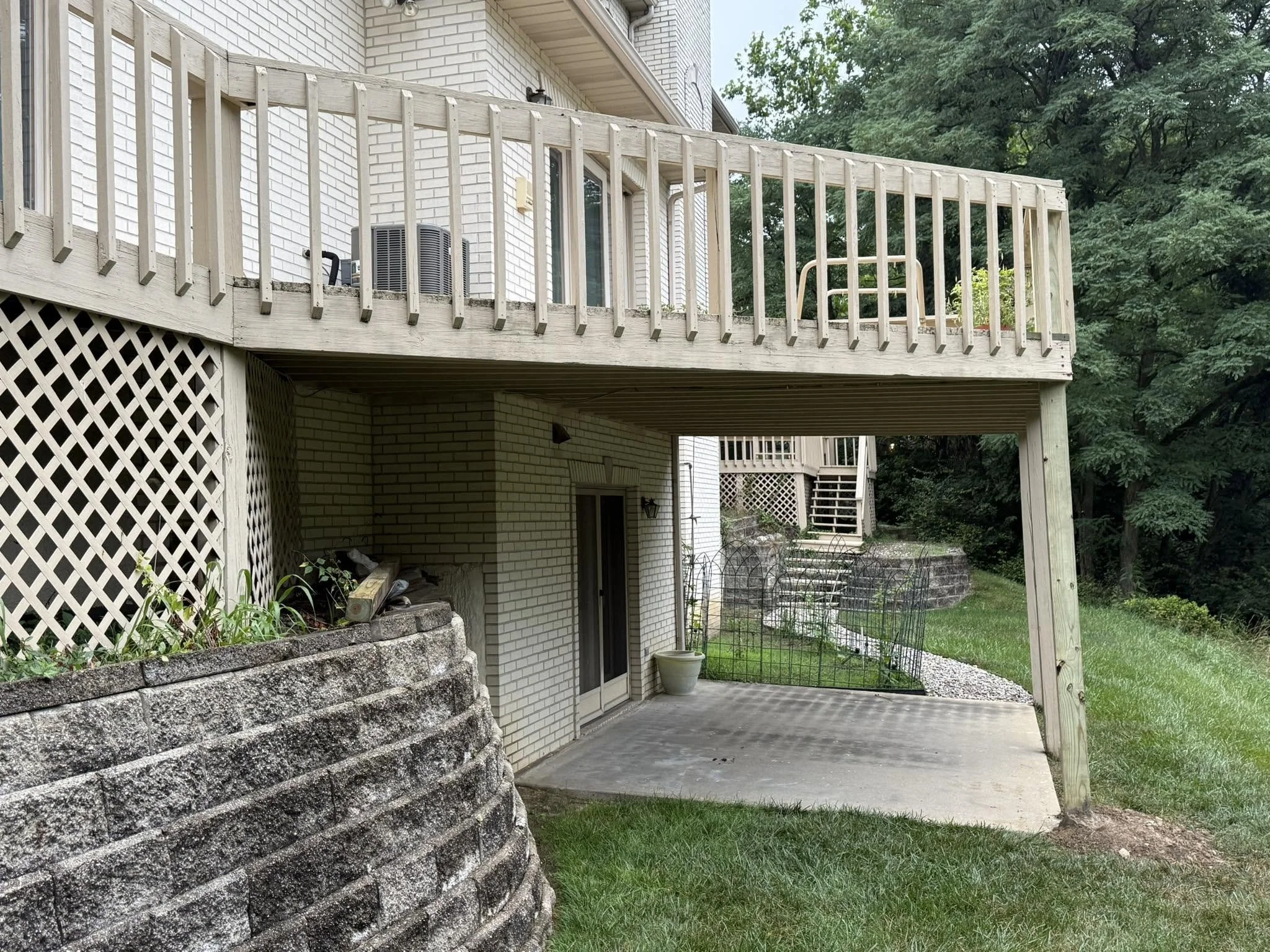New support posts set and carrying the deck