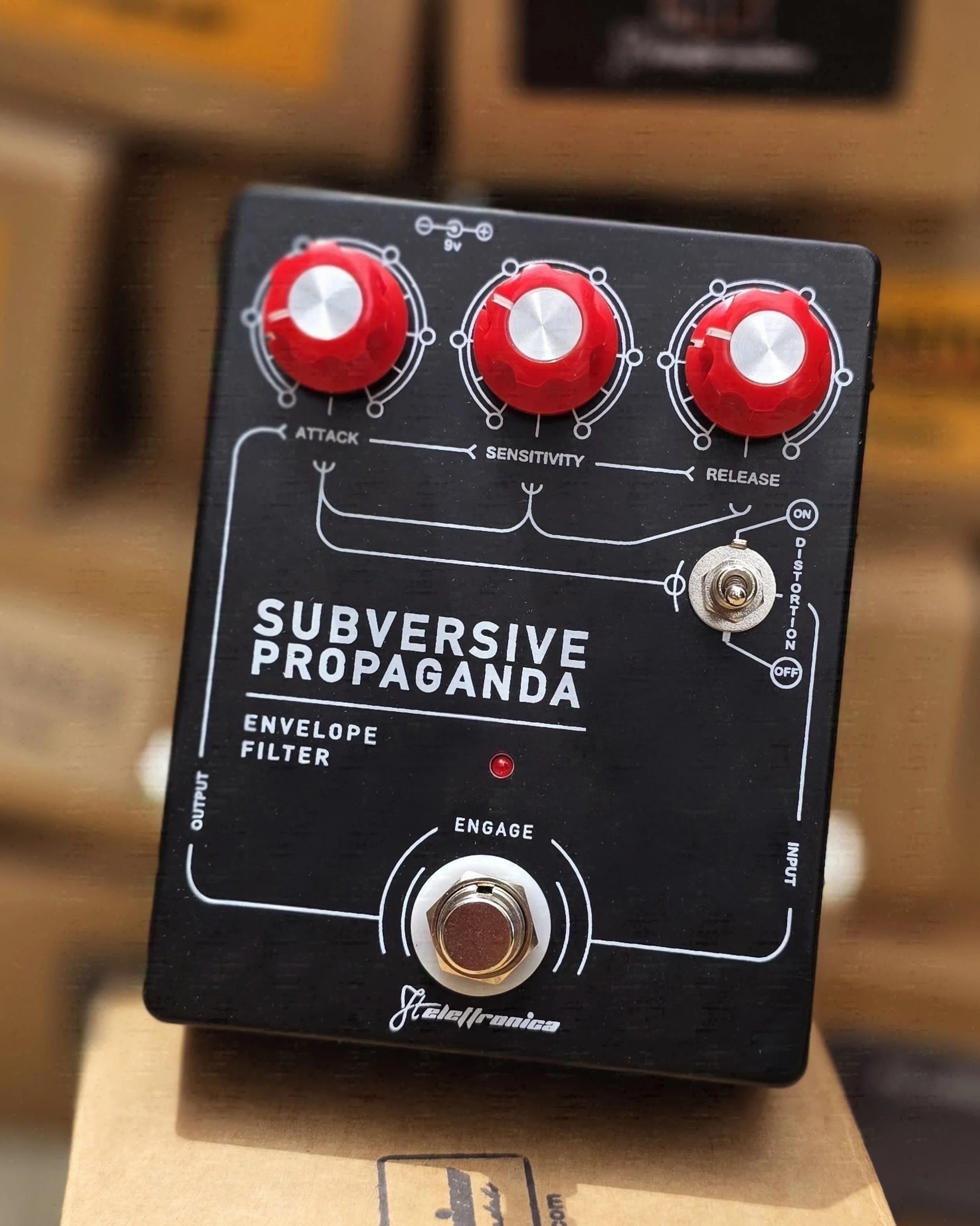 FTelettronica Subversive Propaganda | Envelope Filter with Distortion
