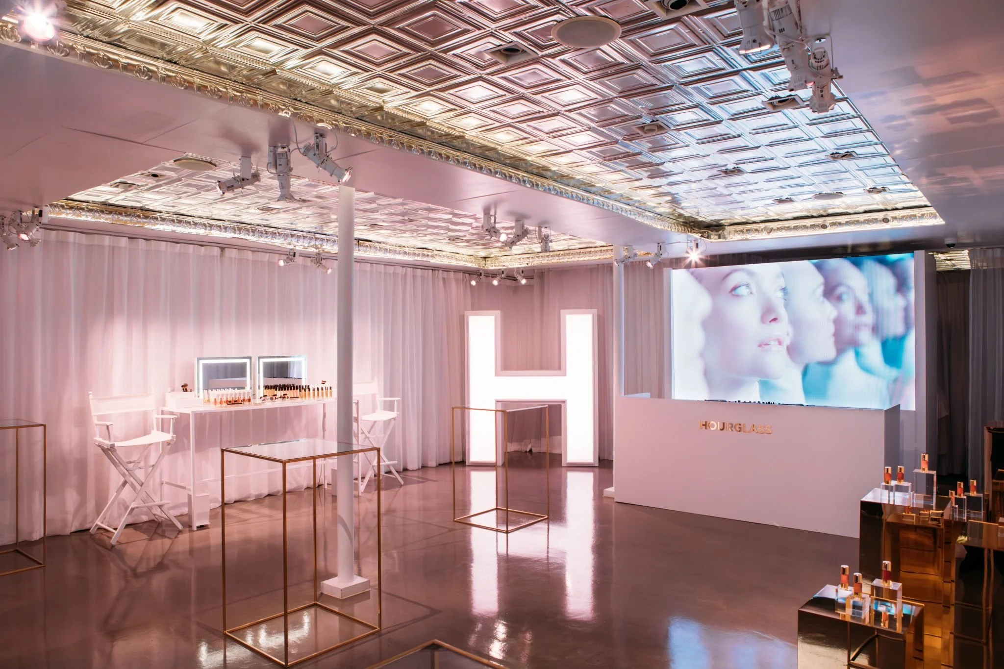  Barneys-Activation-Hourglass.sebass-events-lighting-audio4.jpeg