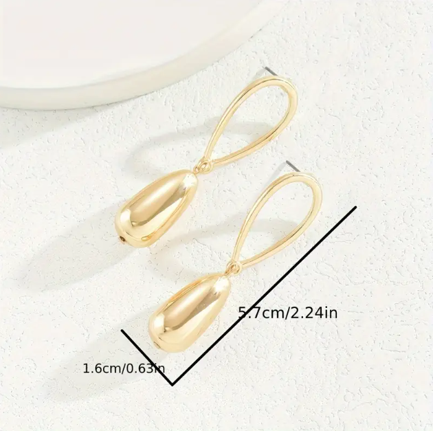 Make a bold statement with Mozzimo Jewelry's Rusted Gold Oval Drop Earrings, blending timeless elegance with modern flair. Shop this trending accessory now!