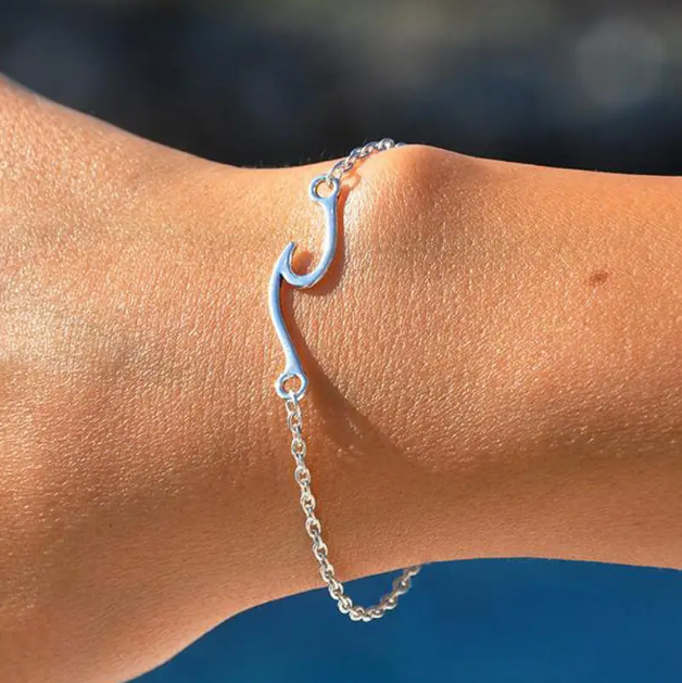 Ride the wave of minimalist elegance with our sterling silver ocean wave chain bracelet — a beach-chic staple available now at Mozzimo Jewelry.