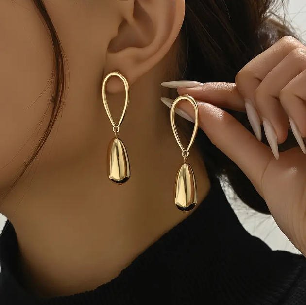 Make a bold statement with Mozzimo Jewelry's Rusted Gold Oval Drop Earrings, blending timeless elegance with modern flair. Shop this trending accessory now!