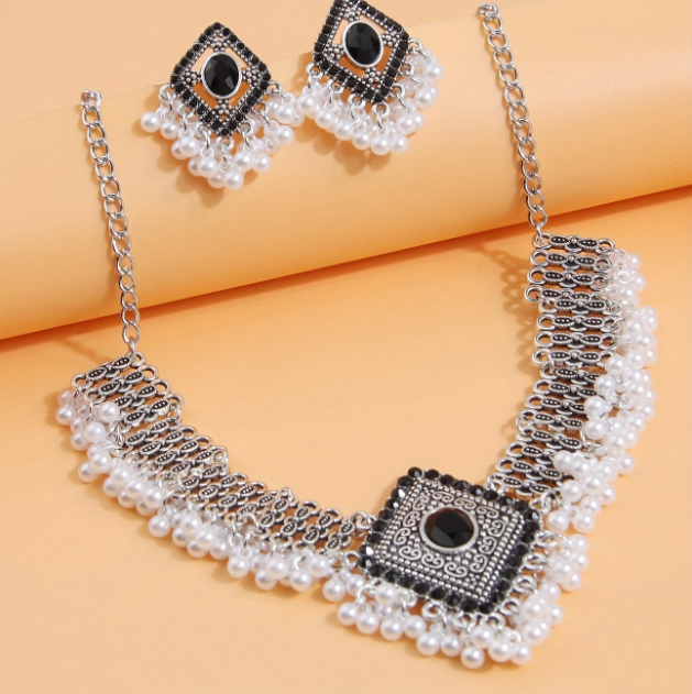 Make a bold retro statement with Mozzimo Jewelryβs navy blue vintage faux pearl choker and earring setβperfect for glam nights and boho-chic vibes.