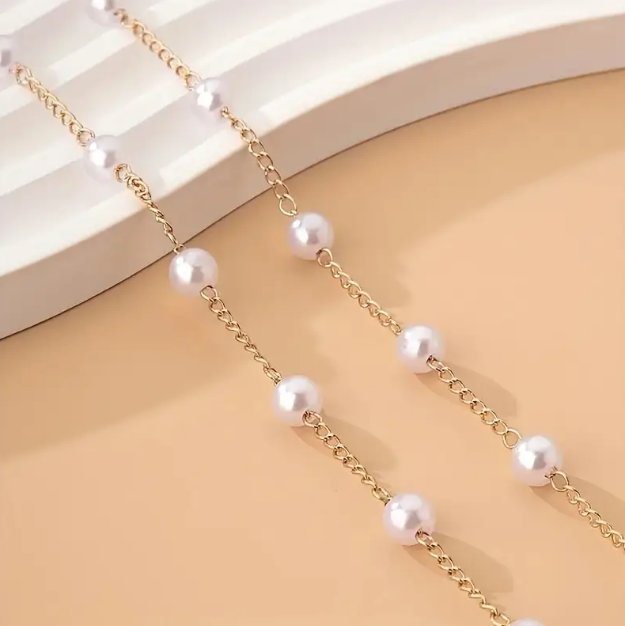 Add a touch of classic elegance with this gold-plated faux pearl choker necklace and bracelet set, perfect for effortless sophistication.