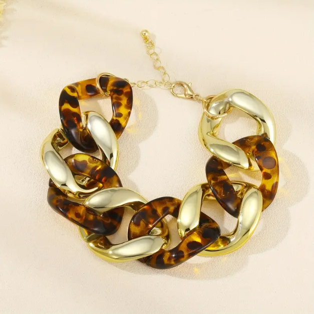 Make a bold statement with our Gold Plated Thick Tortoise Brown Weaved Chain Links Bracelet, a must-have trending piece.