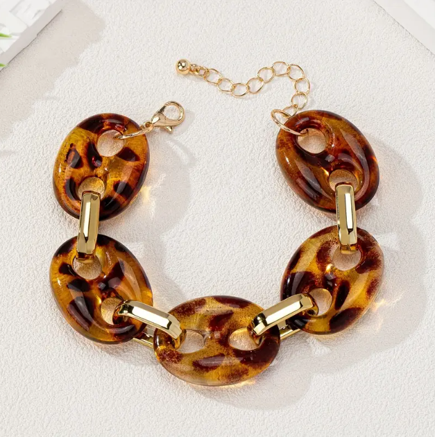 Elevate your style with this gold plated tortoise brown thick chain bracelet—bold, retro, and perfect for everyday statement looks.