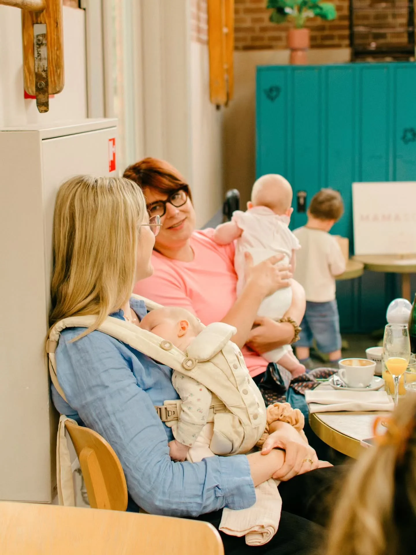 Memories from a few weeks ago at the Amsterdam  West brunch at @kanarieclub!

@simsawyersphoto always does the best job at capturing these moments, and the photos are always such a beautiful reminder of the connections and laughs that happen at brunc