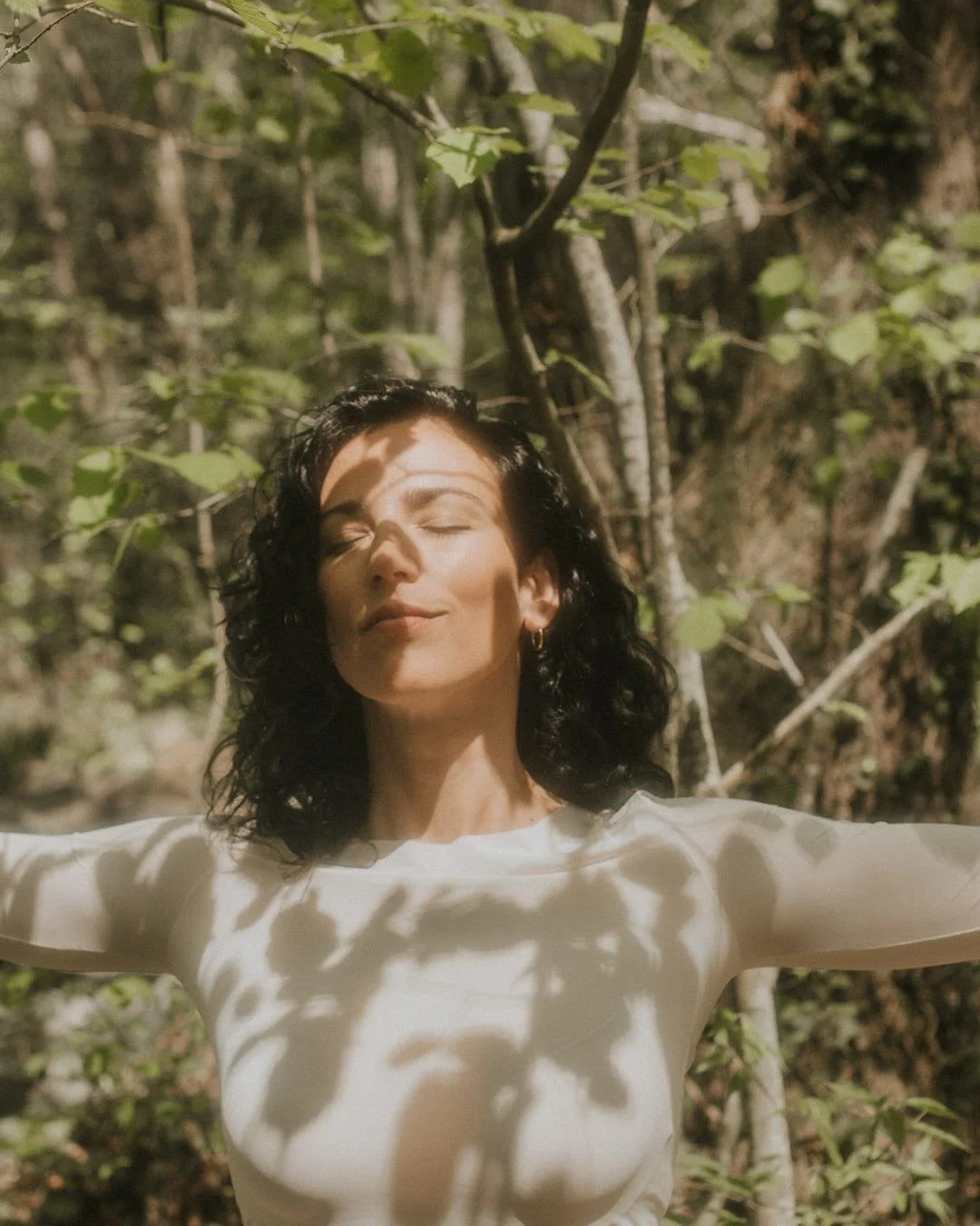 El cuerpo, que lo contiene todo, no necesita ser entendido. Necesita ser acompa&ntilde;ado, presenciado, escuchado. 

El viernes nos juntamos en un taller presencial te&oacute;rico-pr&aacute;ctico, para profundizar y explorar con tiempo_______El cuer