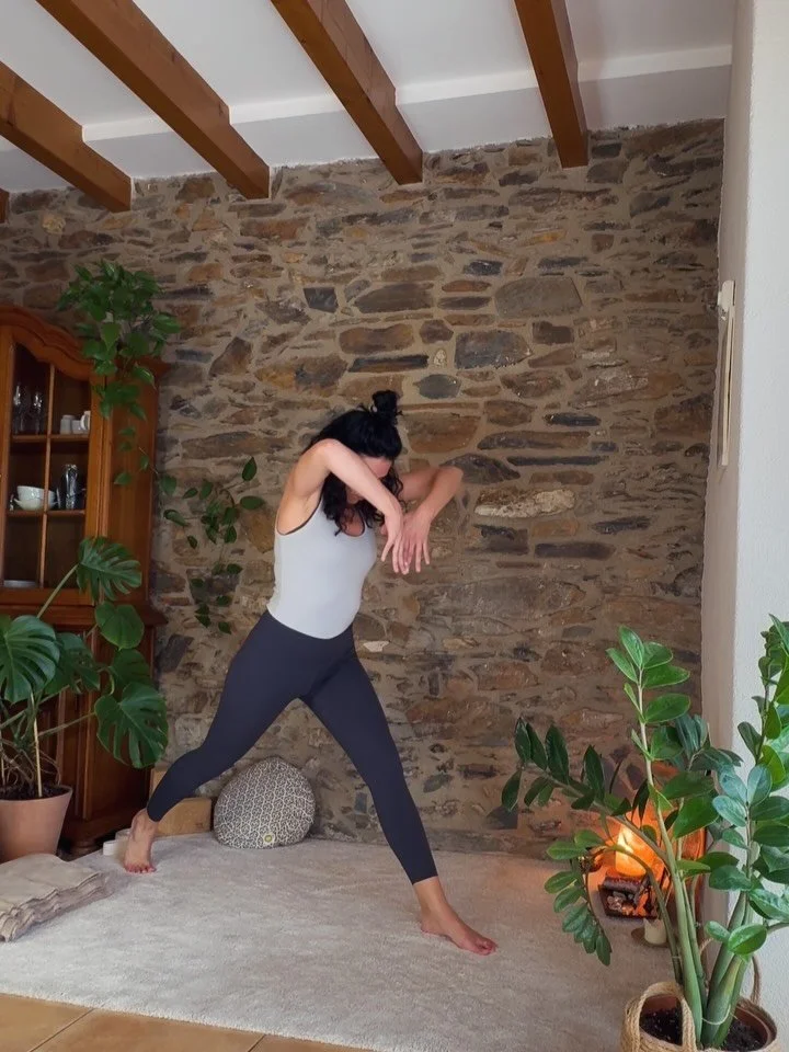 Movimiento lento y libre: tomar la forma y soltarla&hellip; permitiendo que emerja

el cuerpo  s e n t i d o 🌀

>> este mes volvemos a viajar a la escucha de nuestros cuerpos. Pr&oacute;ximo taller presencial en Barcelona. M&aacute;s info en e