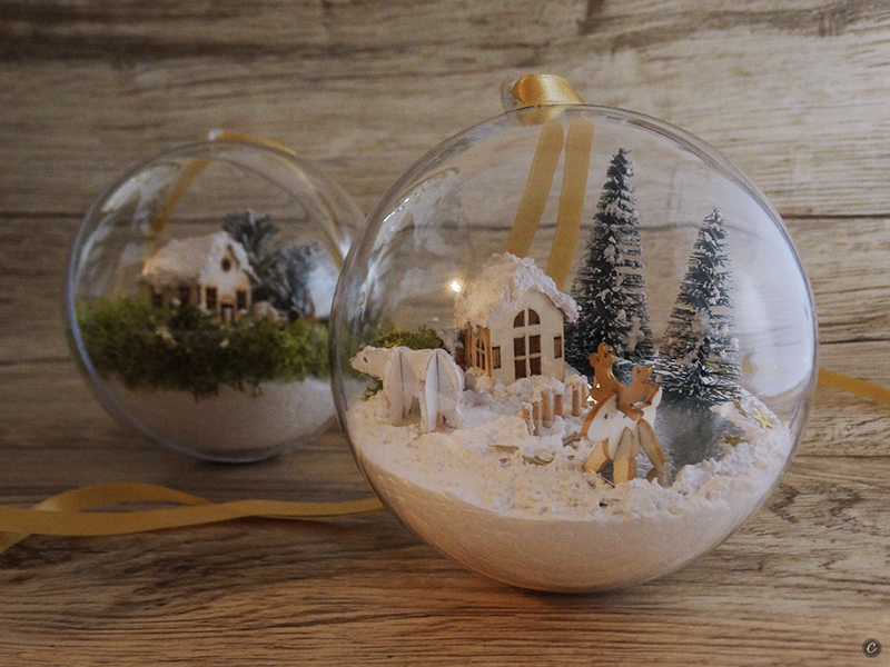 Bombka akrylowa z miniaturową kompozycją