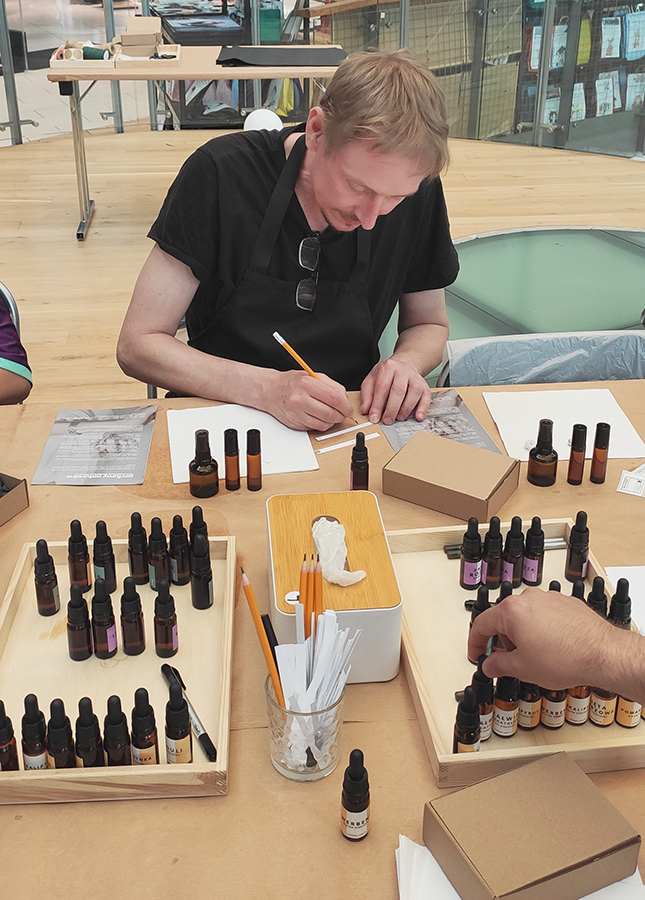 olfaktoria regulacyjna - osobista kompozycja zapachowa - roll-on i perfumy w wosku - caramel