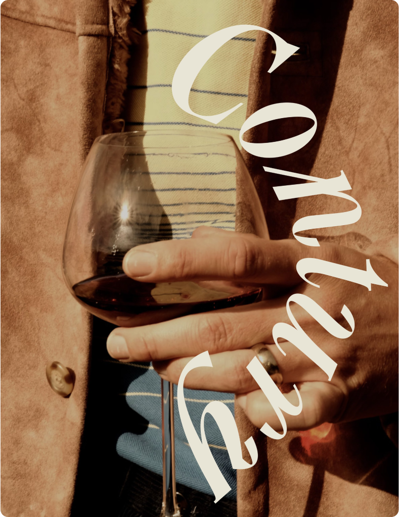 Poster grafico con caratteri tipografici e un bicchiere di vino