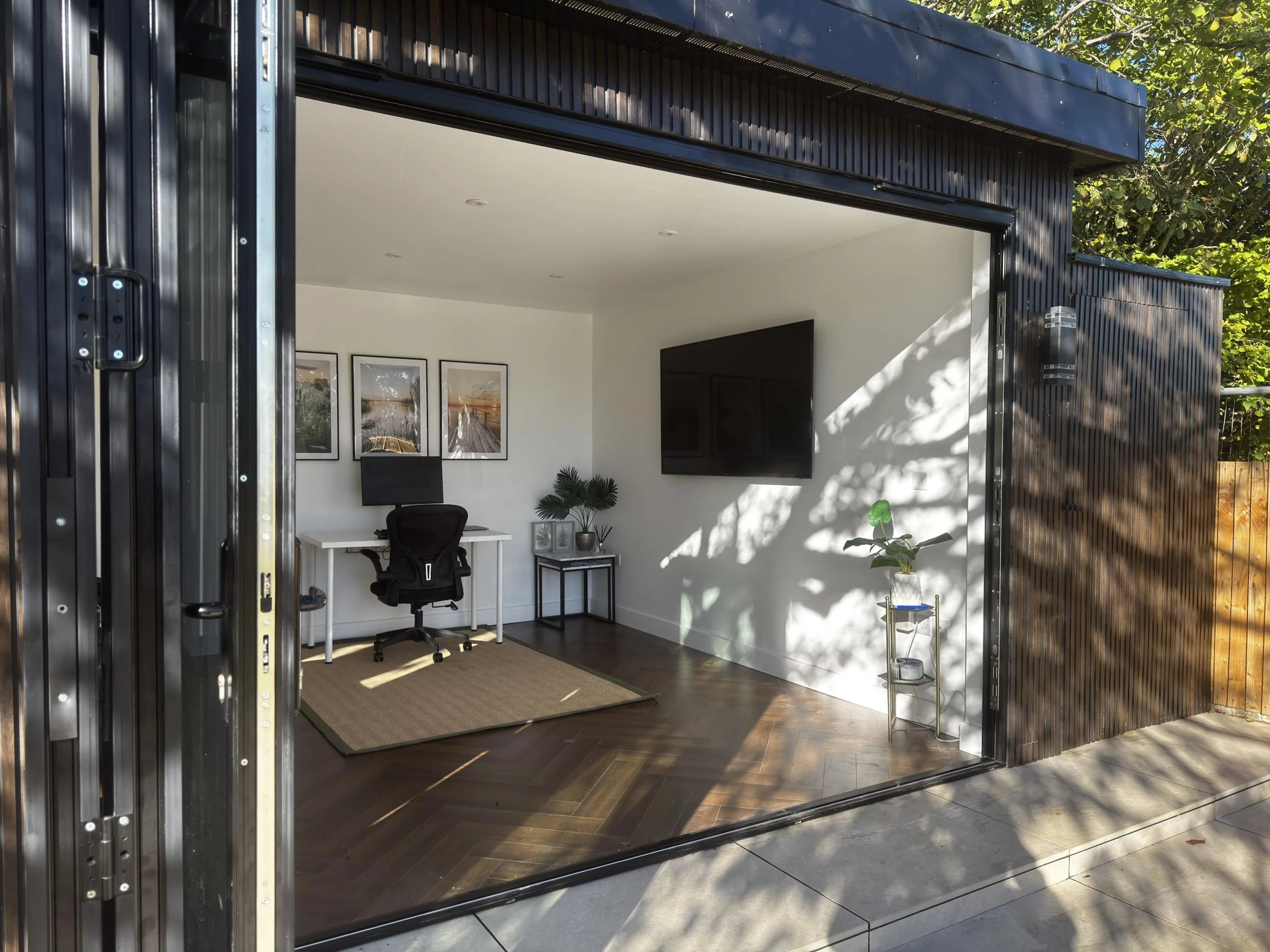 02-garden-office-bifold-doors-open.jpg