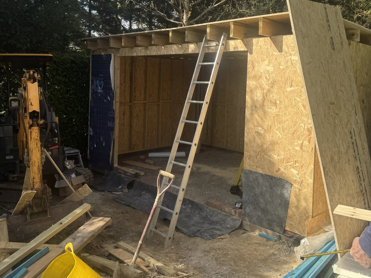 07-build-frame-going-up.jpg