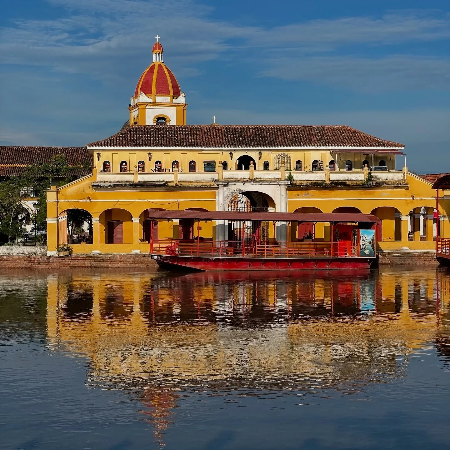 Memorias del r&iacute;o magdalena: mompox, el banco, el morro, y palenque, entre otros. Tanto por explorar afuera y adentro. Emociones encontradas. Los p&aacute;jaros cantando. La m&uacute;sica que recupera la alegr&iacute;a y mantiene viva la memori