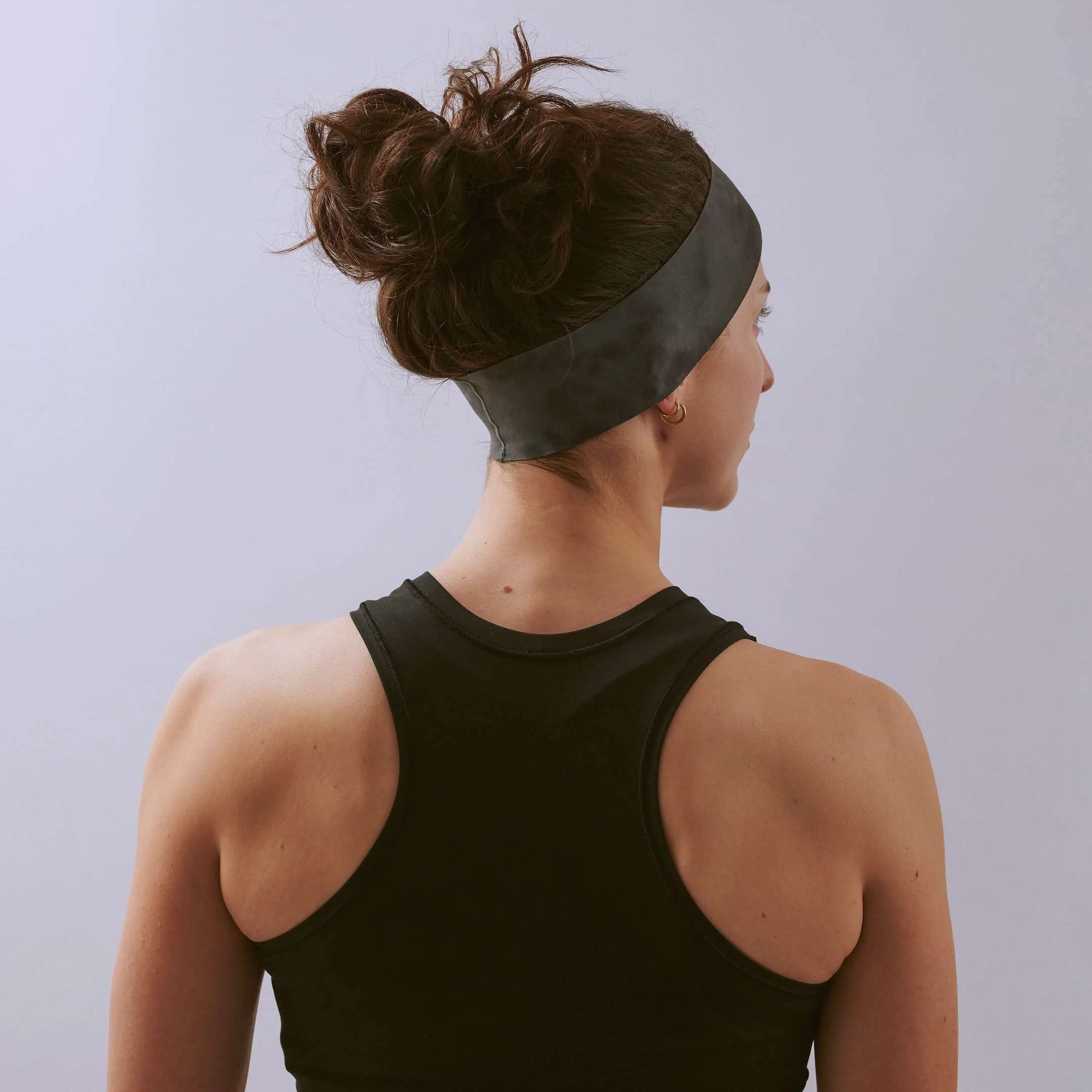 vaga-tie-dye-running-headband-black-charcoal-l-model-angles.jpg