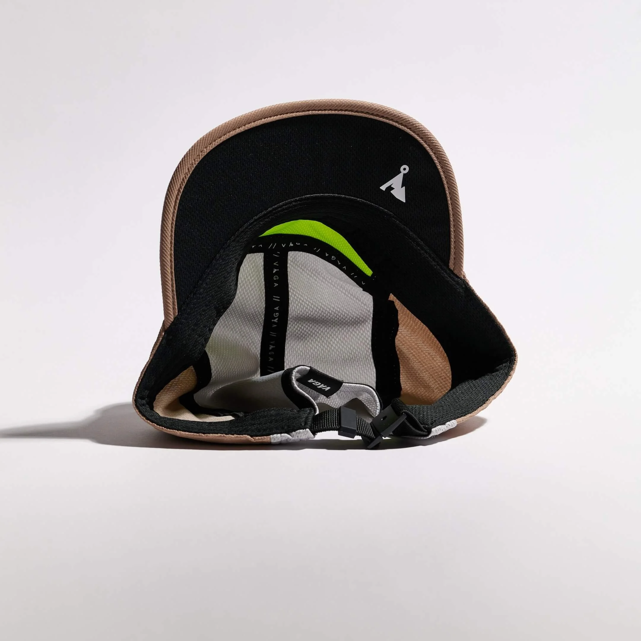 vaga-club-cap-running-cap-Taupe-NeonYellow-LightGrey-underside.jpg
