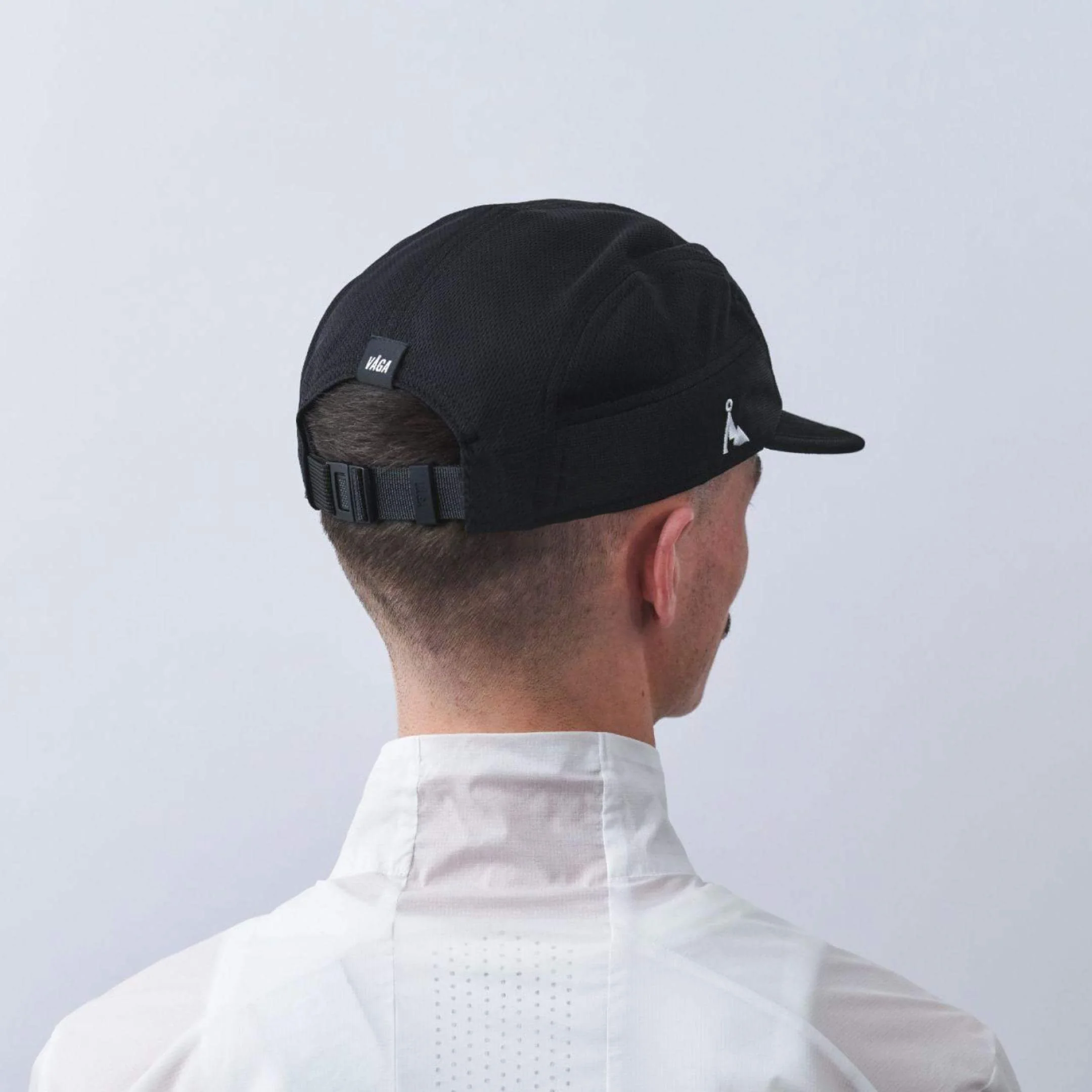vaga-club-cap-running-cap-stormblack-model-back-angle.jpg