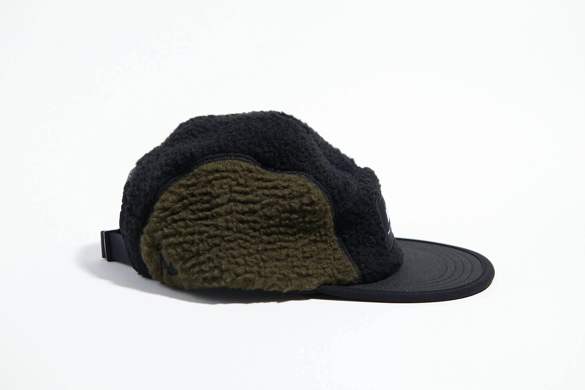 våga-teddy-fleece-cap-black-utlity-green-side.jpg