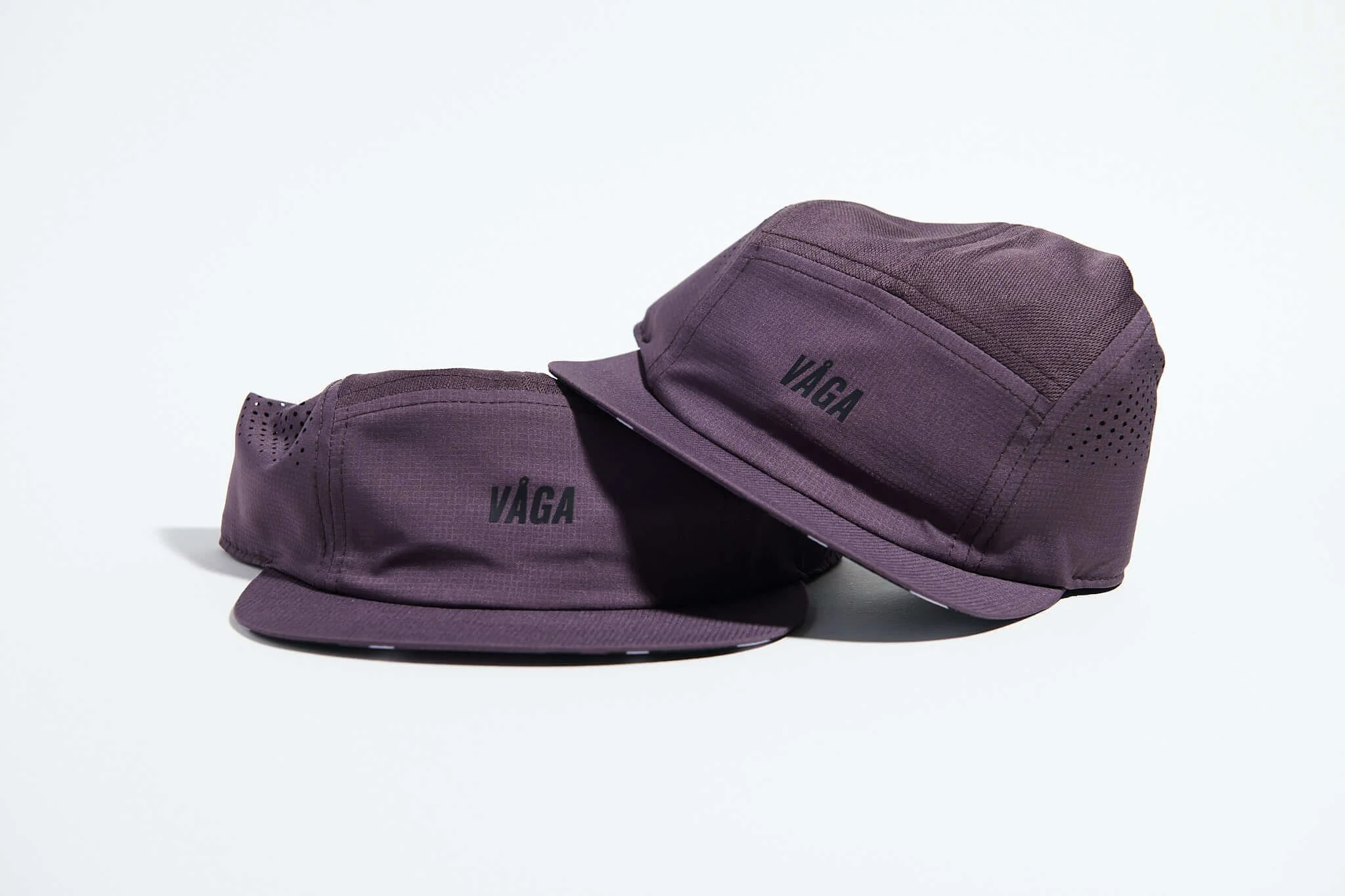 våga-feather-racing-cap-pelt-grey-together.jpg