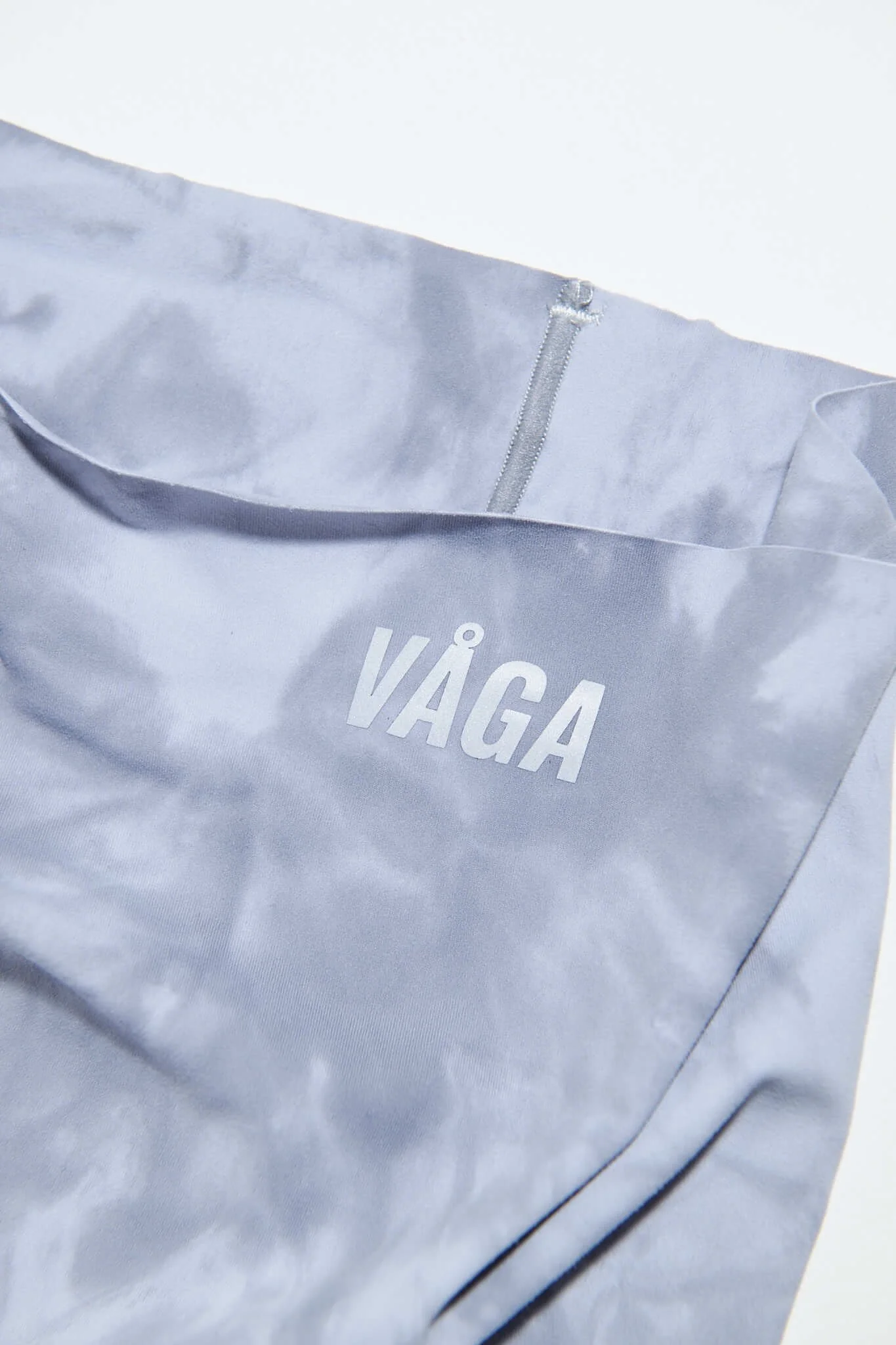våga-jersey-light-weight-performance-neck-gaiter-light-grey-dark-grey-detail.jpg