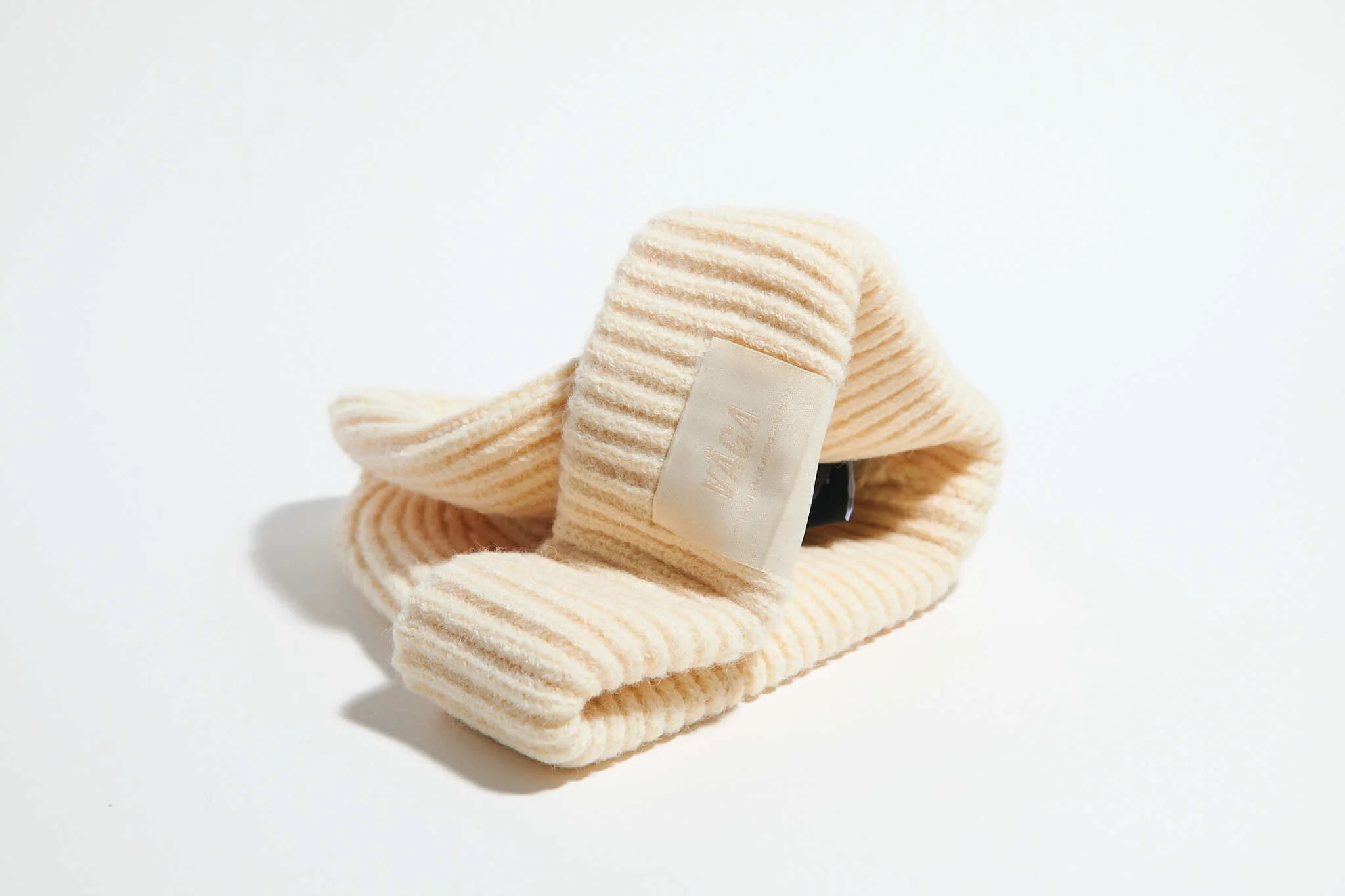 våga-mid-weight-beanie-ecru-underneath.jpg
