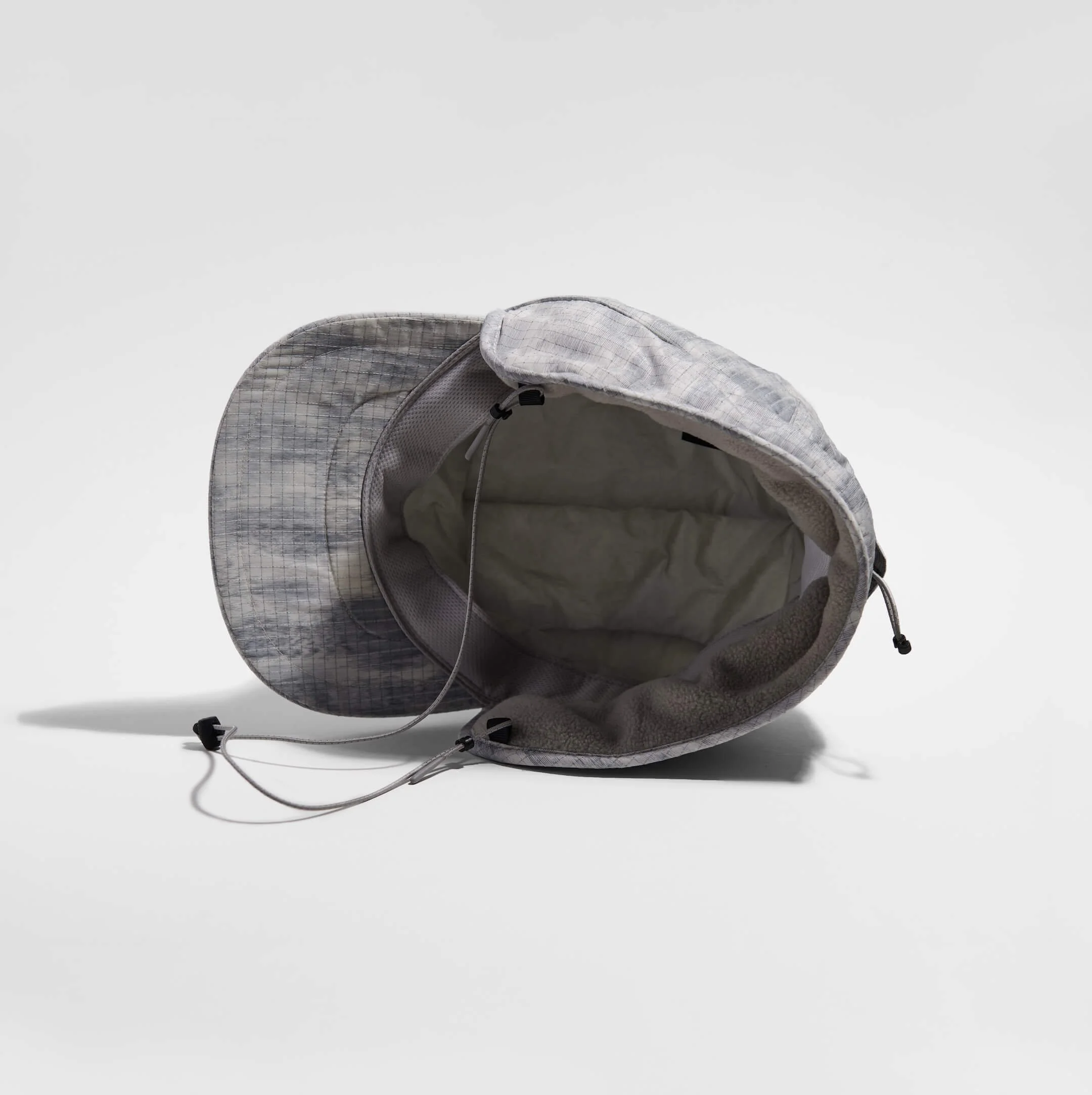 vaga-padded-hiker-cap-light-grey-silver-reflective-underneath.jpg