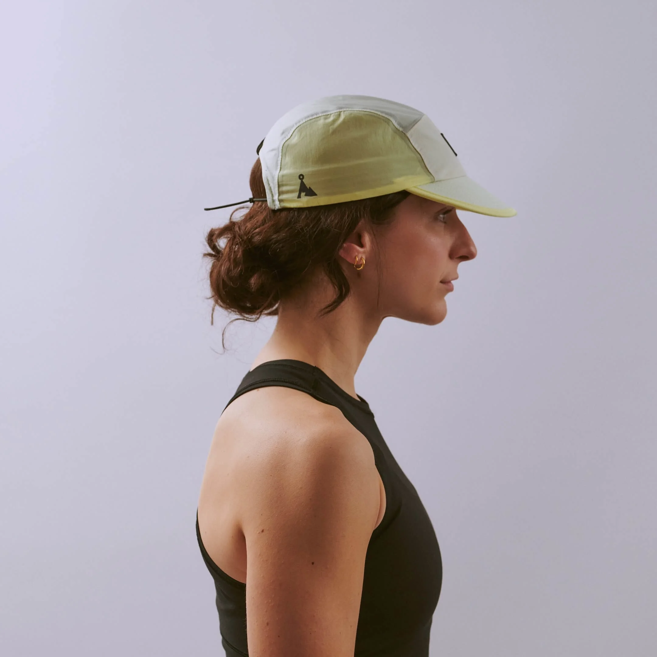 vaga-pacer-cap-running-cap-palelemon-mist-l-model-profile.jpg