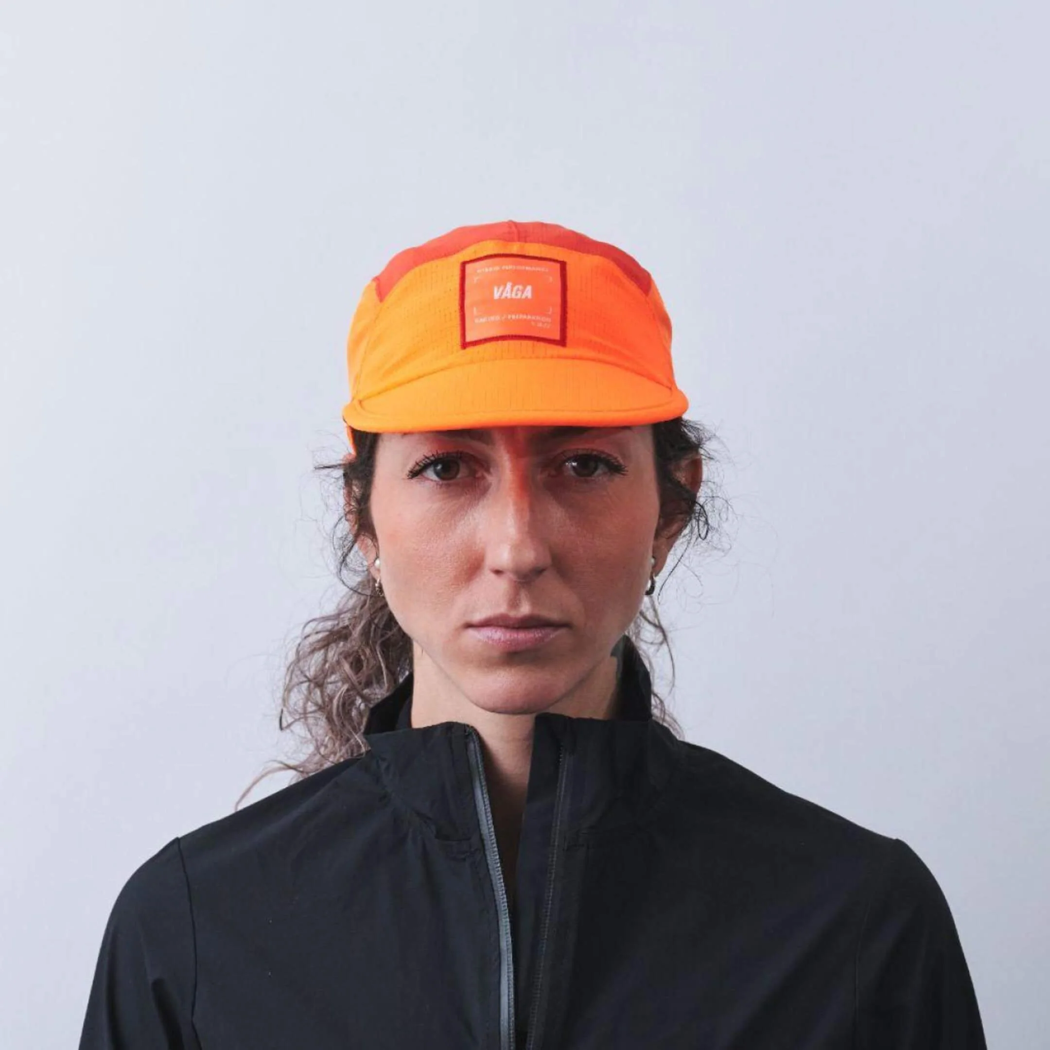 vaga-transit-lite-cap-unstructured-running-cap-neonorange-coral-model-front.jpg