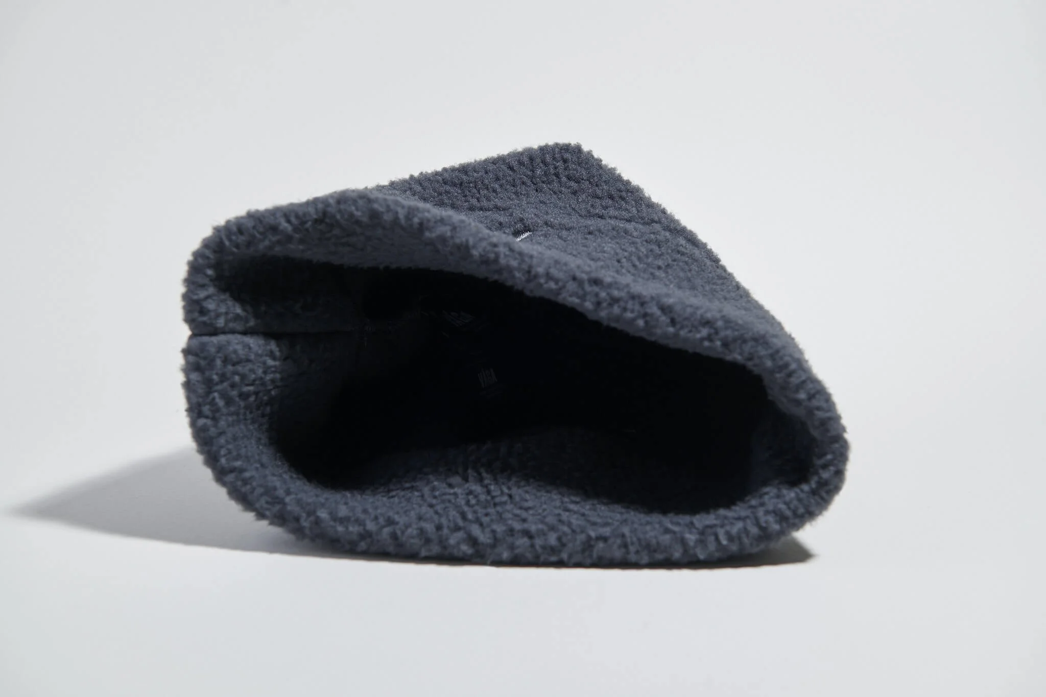 våga-teddy-fleece-beanie-charcoal-inside.jpg