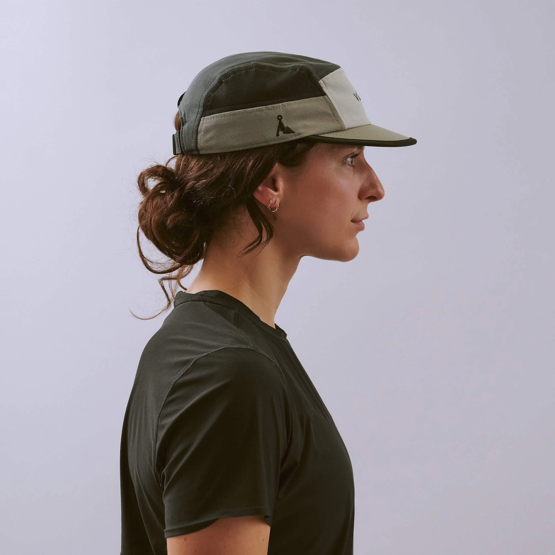vaga-club-cap-running-cap-LightGrey-MidGrey-Black-l-model-profile.jpg