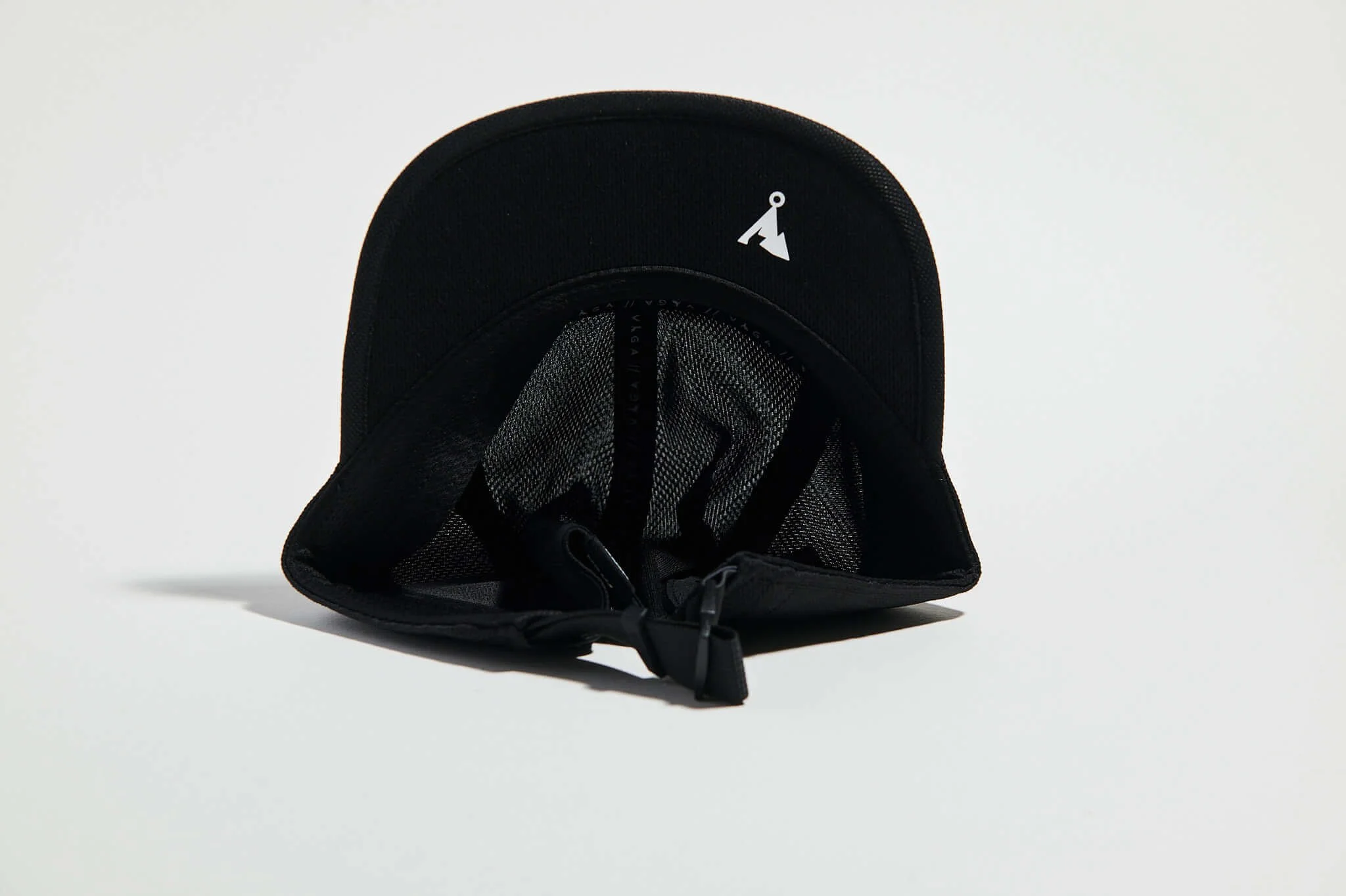 våga-club-cap-storm-black-underneath.jpg