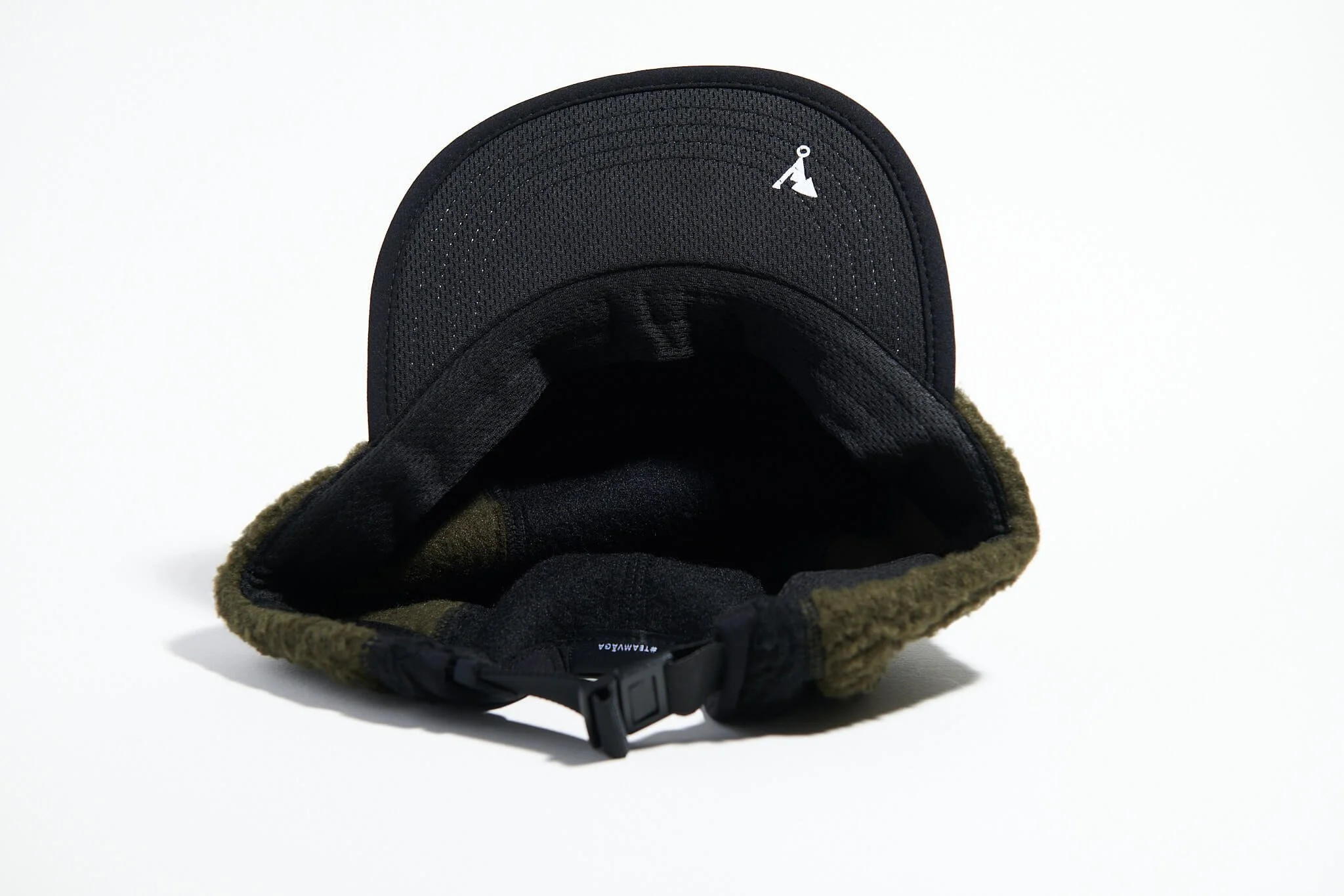 våga-teddy-fleece-cap-black-utlity-green-underneath.jpg