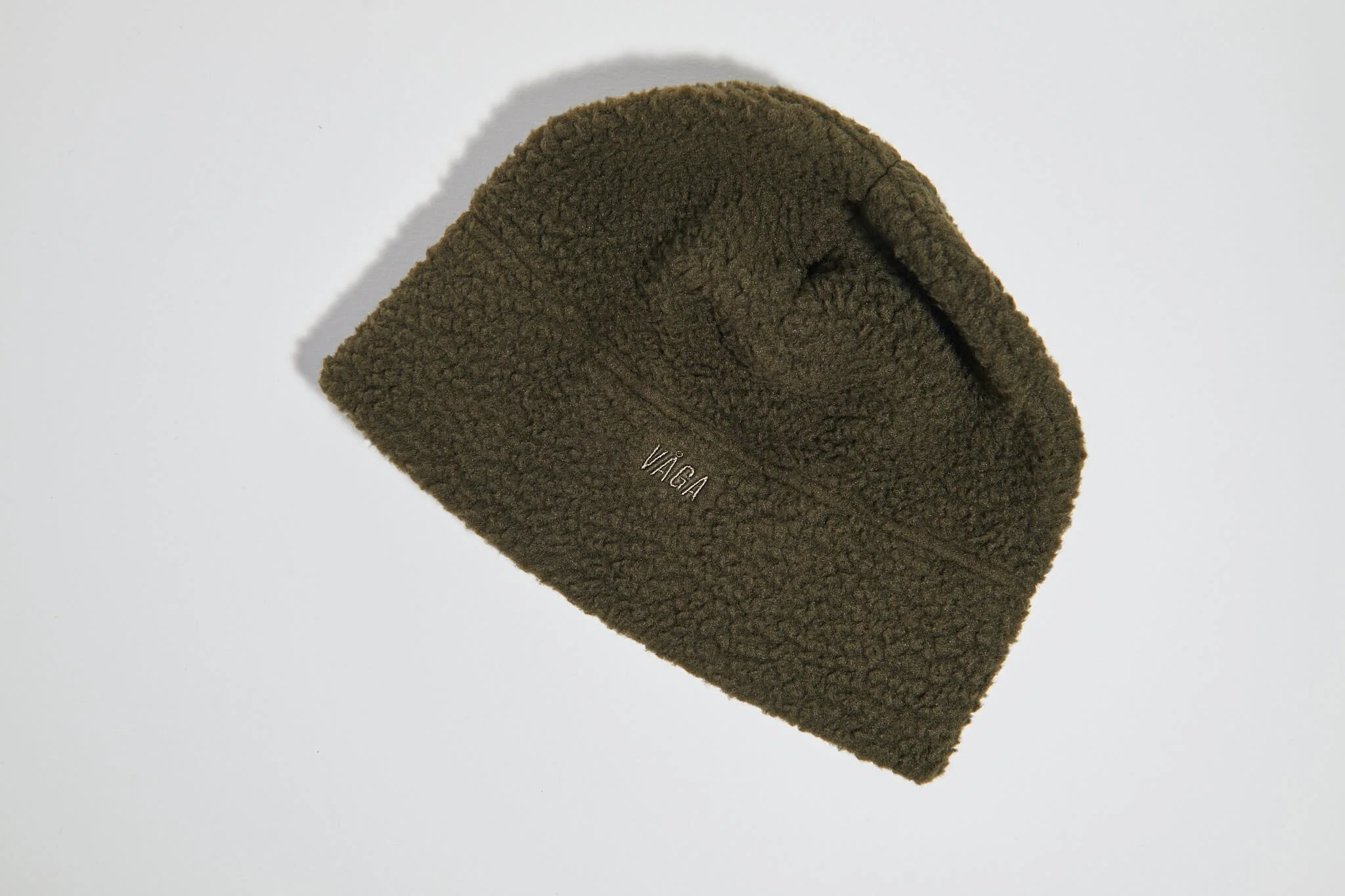 våga-teddy-fleece-beanie-utility-green-angle.jpg