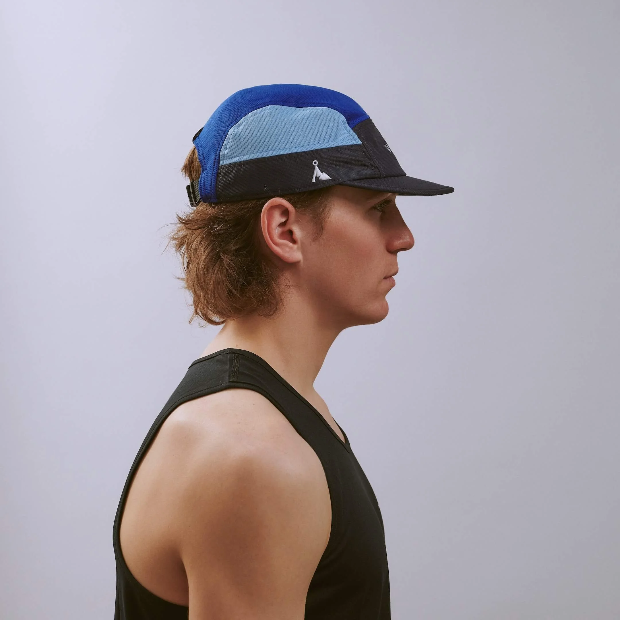vaga-club-cap-running-cap-bluebird-e-model-profile.jpg