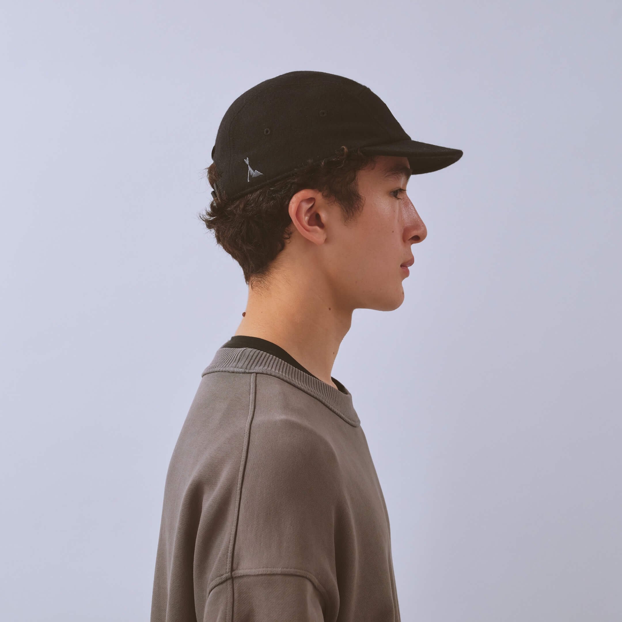 vaga-crag-cap-lifestyle-cap-black-model-profile.jpg