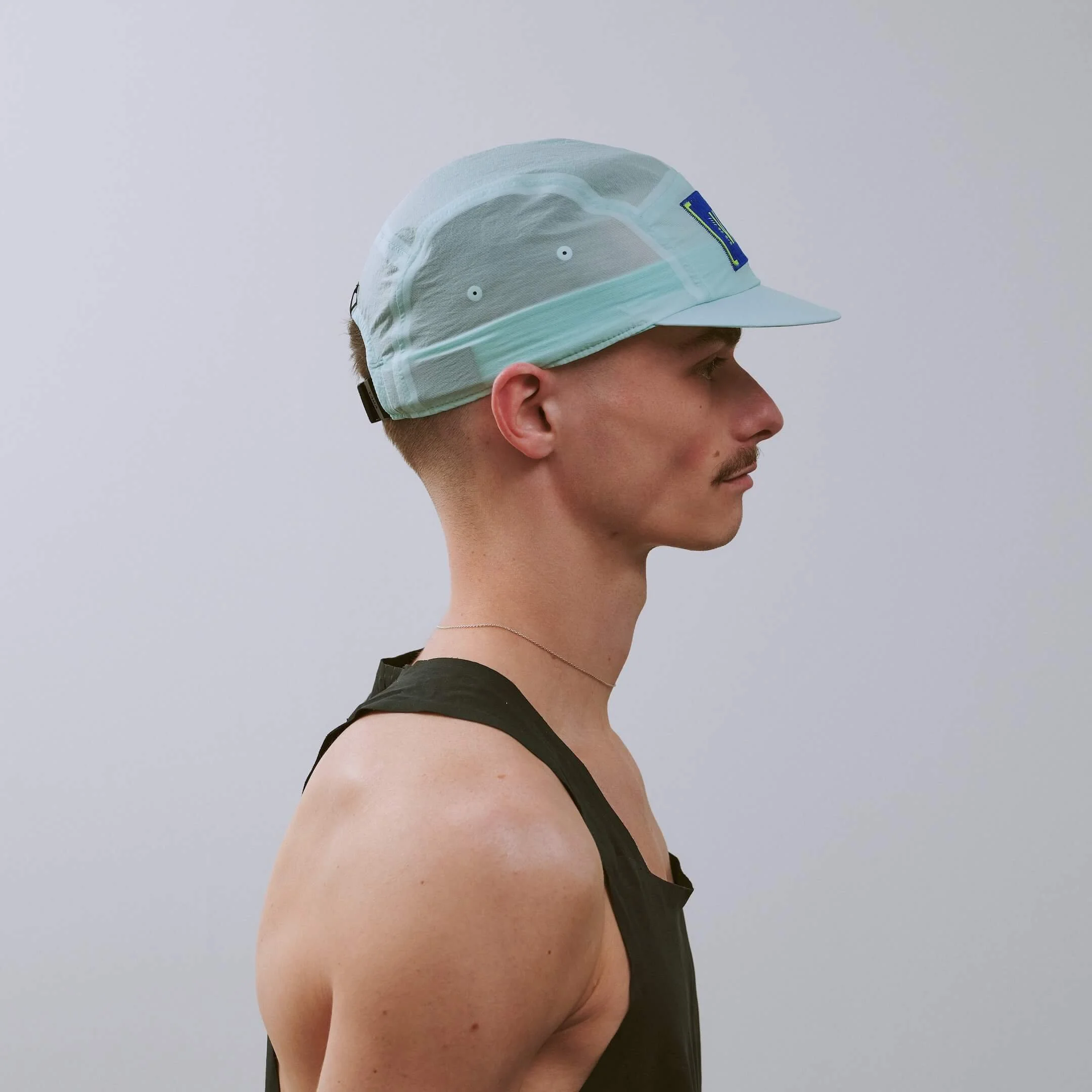 vaga-feather-edge-cap-racing-cap-mint-r-model-profile.jpg