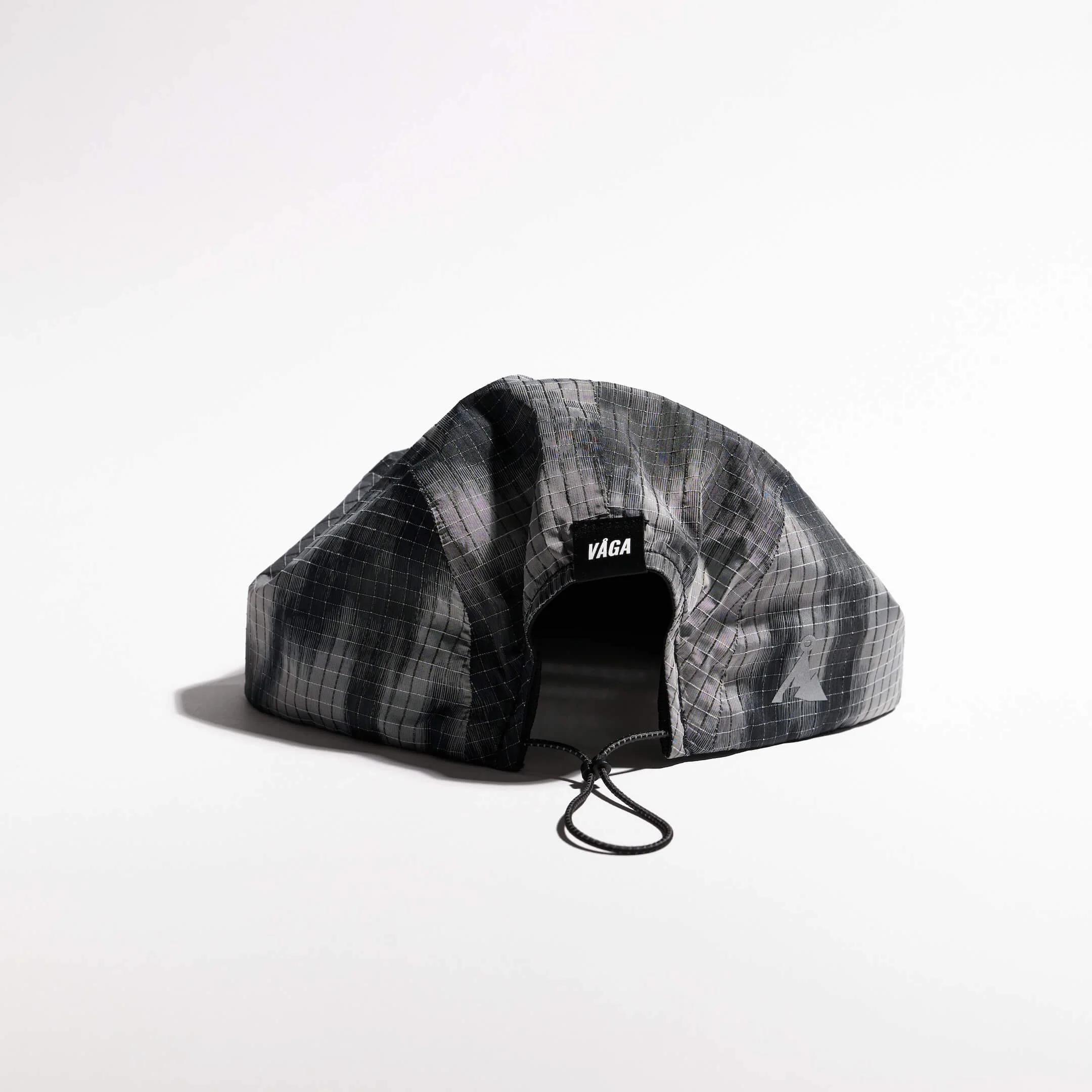 vaga-night-club-reflective-running-cap-black-grey-back.jpg