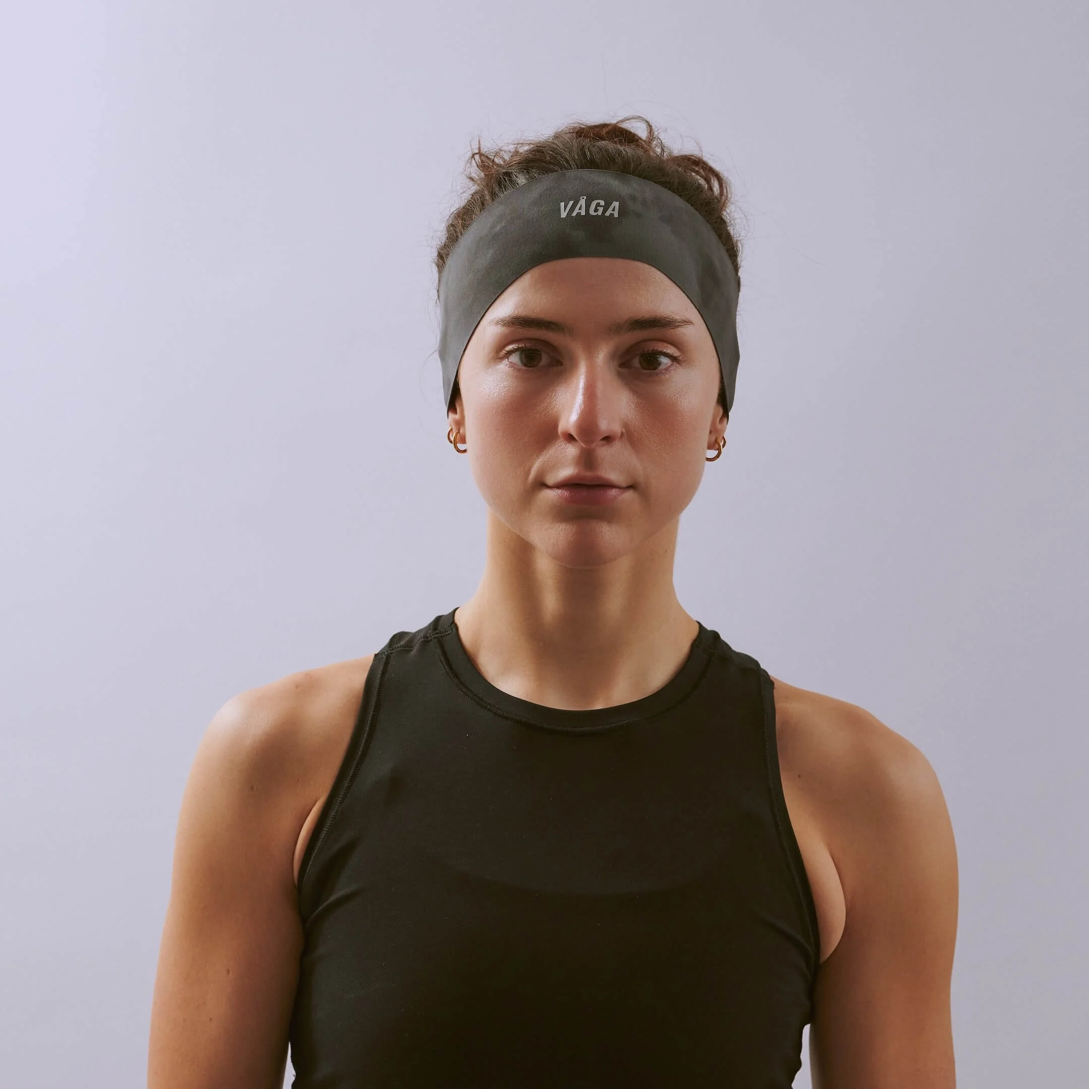 vaga-tie-dye-running-headband-black-charcoal-l-model-front-alt.jpg