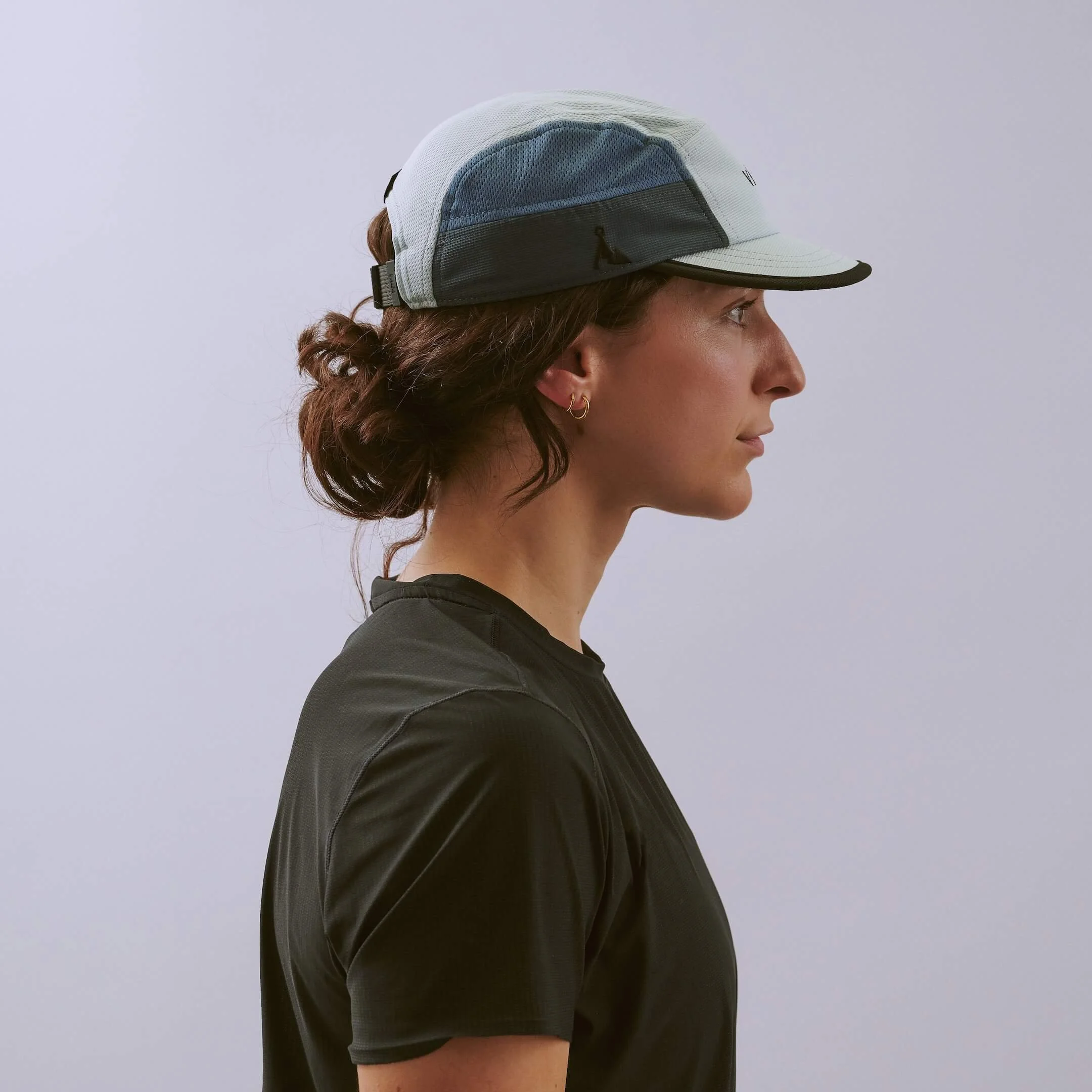 vaga-club-cap-running-cap-Mint-Teal-Black-l-model-profile.jpg